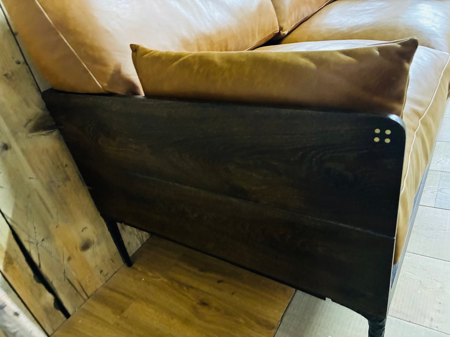 Bradlee 2.5 Seater Leather/oak Sofas Rrp £5000