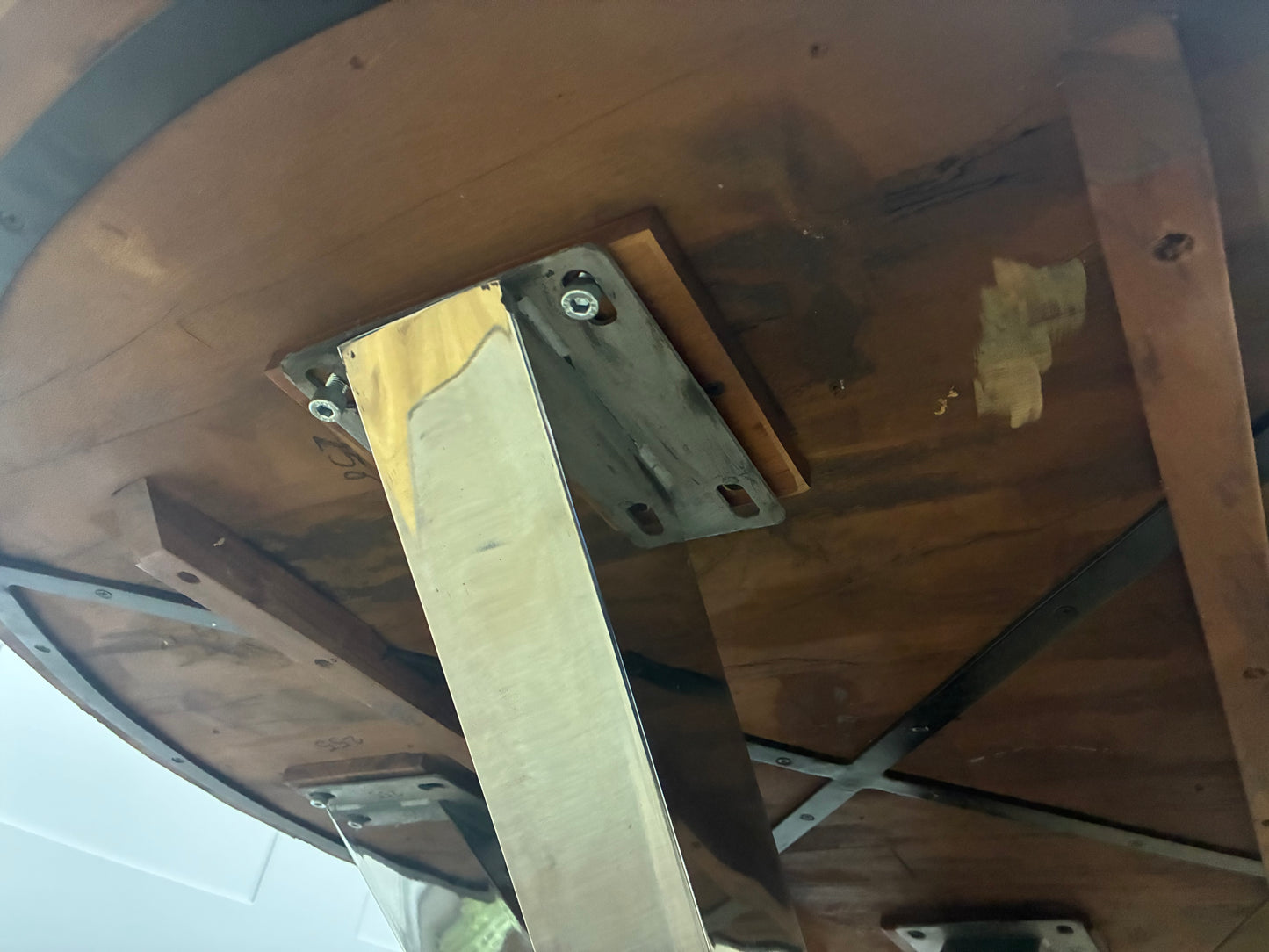 Solid Wood Round Dining Table - Furniture Village Chennai Range R62