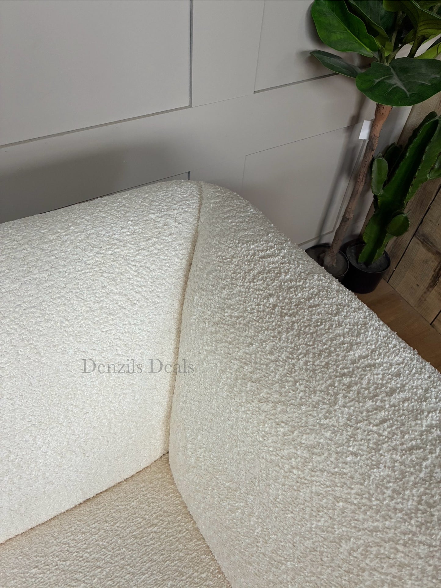 GRANDY LARGE 3 SEATER SOFA IN boucle Rrp £2359..