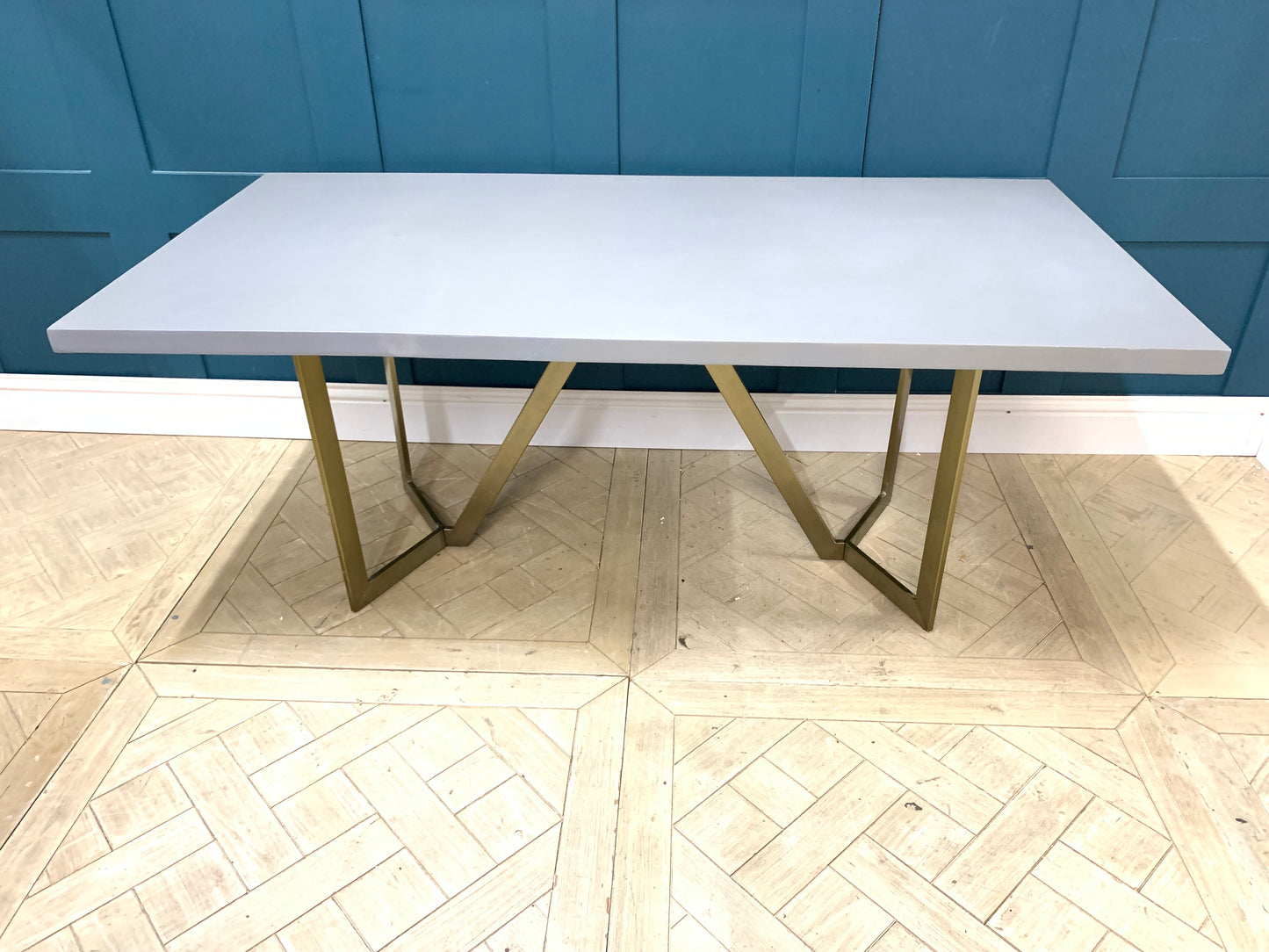 West Elm Tower Dining Table - Concrete (chri