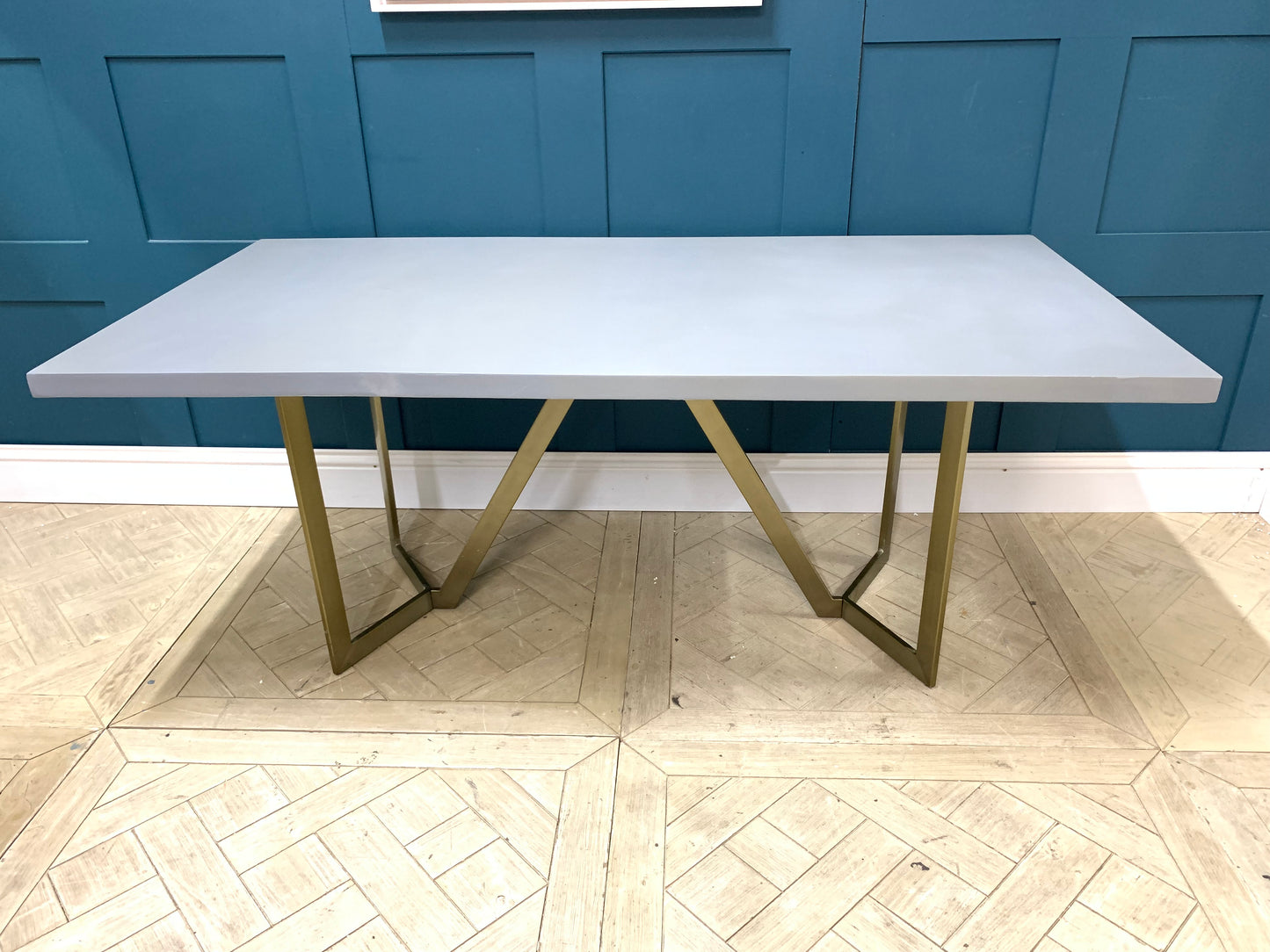 West Elm Tower Dining Table - Concrete (chri