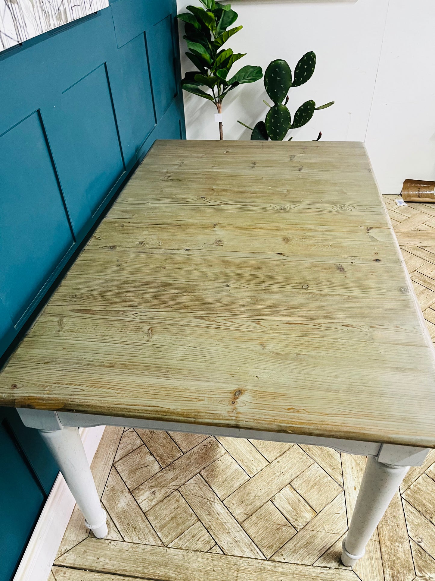 Loaf Toaster Kitchen Table, 6 Seater