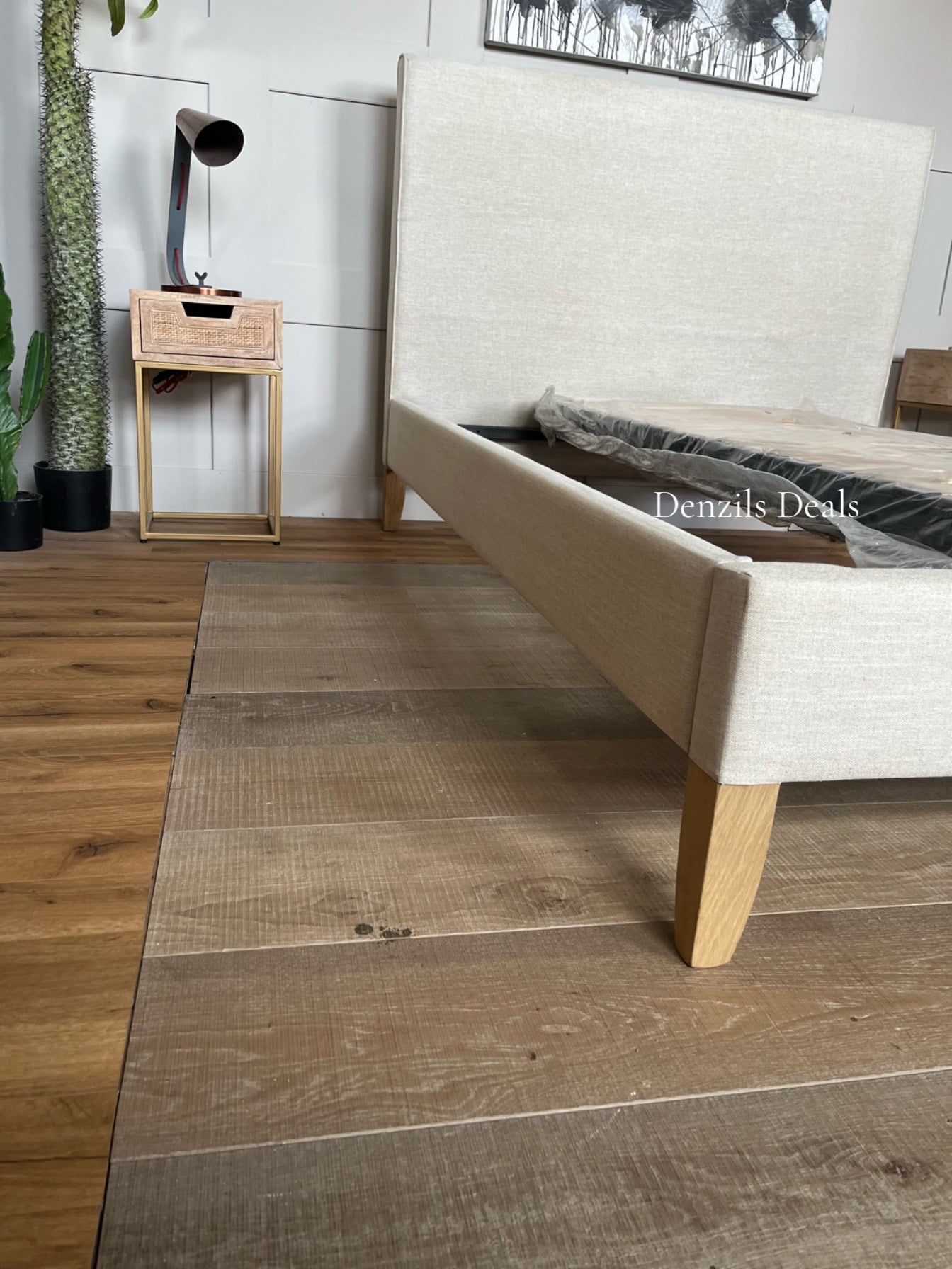 Loaf Piper kingsize Bedstead in Thatch House Fabric