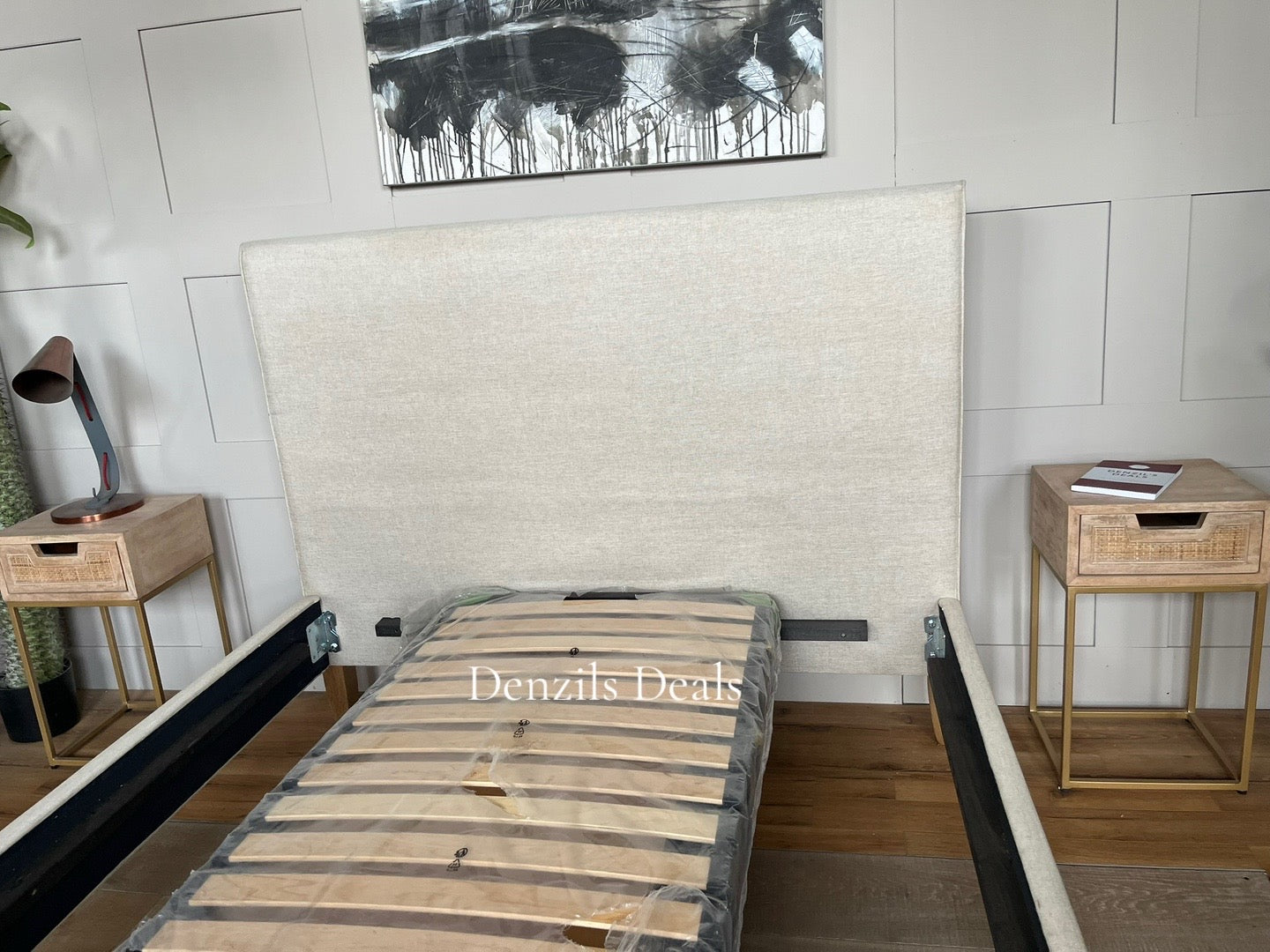 Loaf Piper kingsize Bedstead in Thatch House Fabric