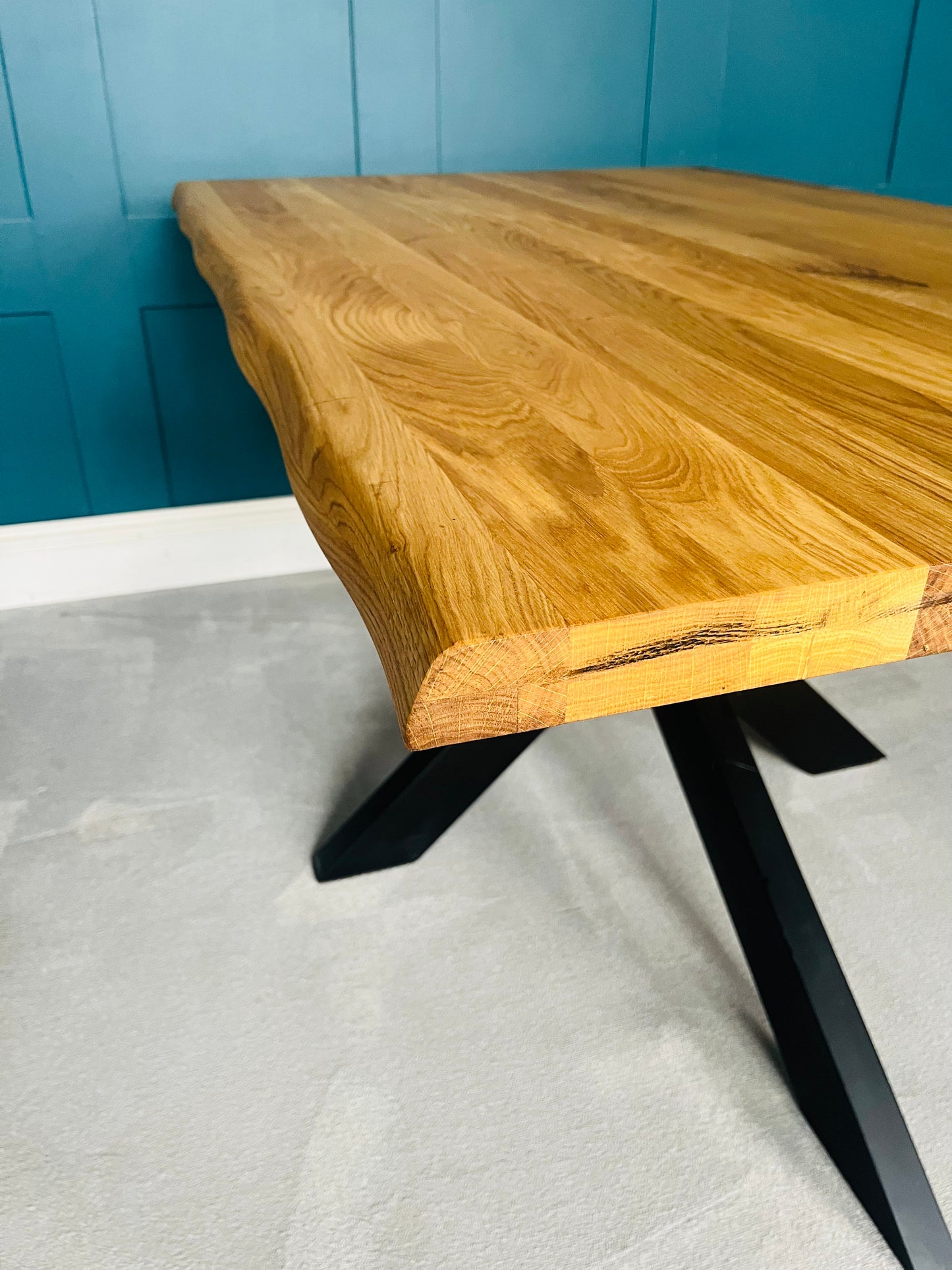 Live Edge Dining Table With Starlight Legs 6-seater