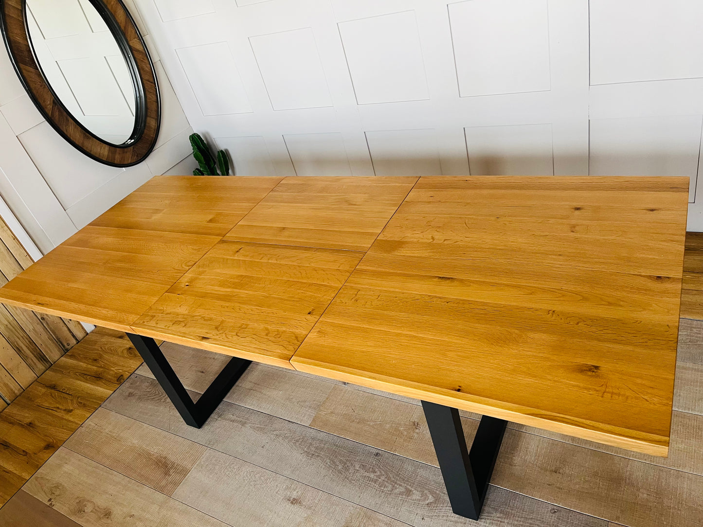 Oak Furnitureland Maine Solid Oak 8-10 Seat Extending Dining Table R26