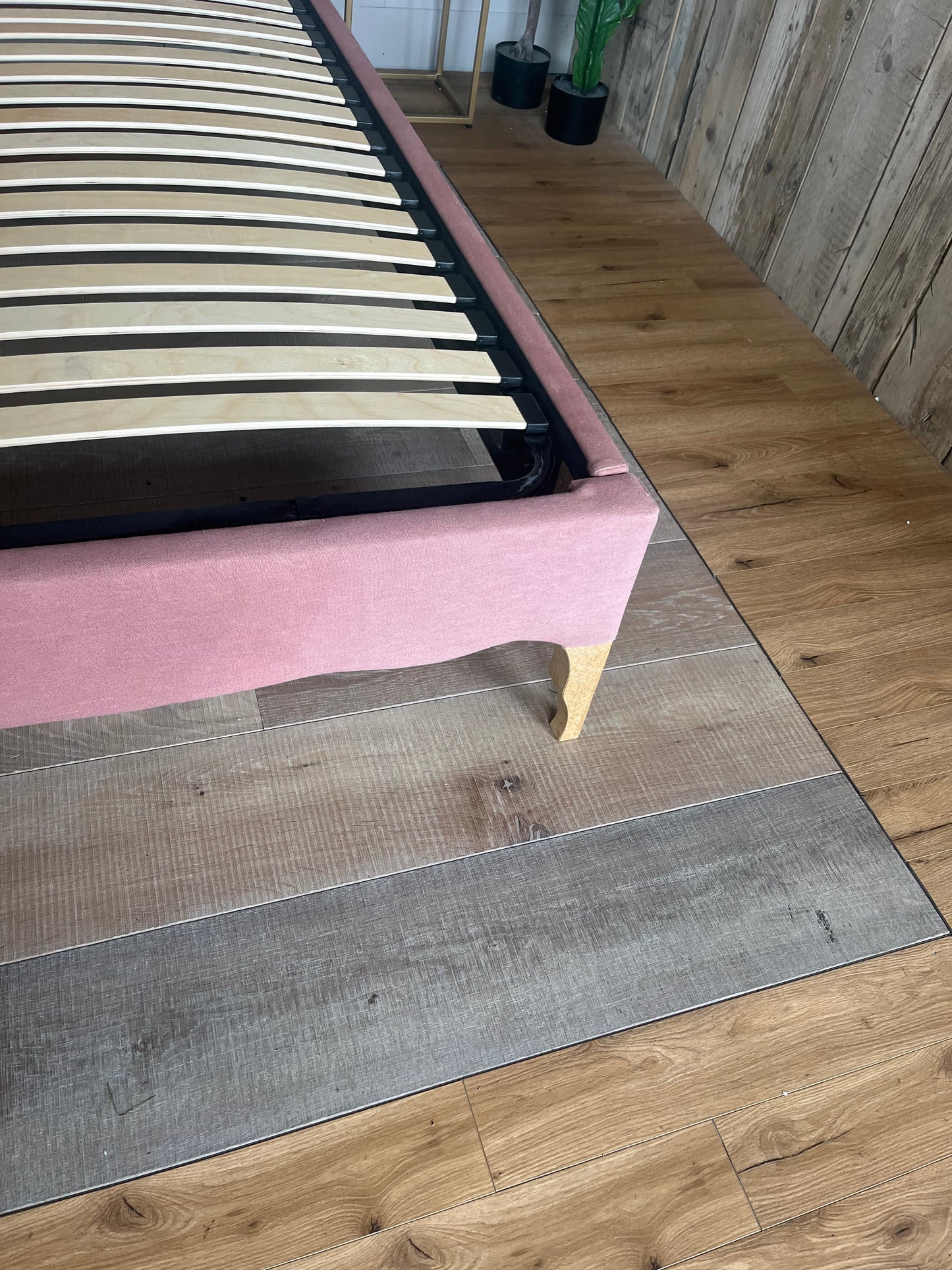 Loaf Frenchie Super Kingsize Bed Pudding Pink Clever Linen