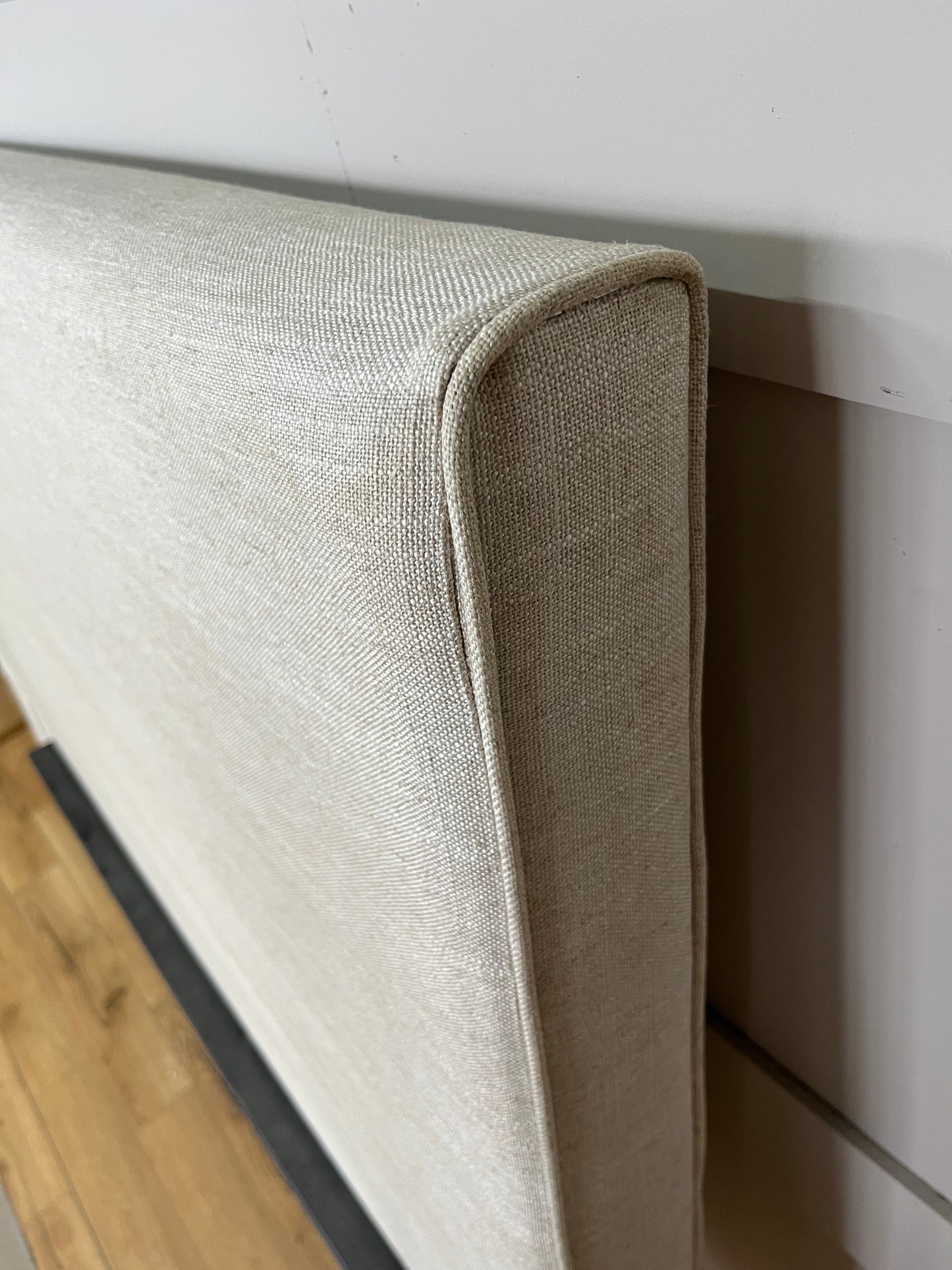 Loaf Piper kingsize Bedstead in Thatch House Fabric