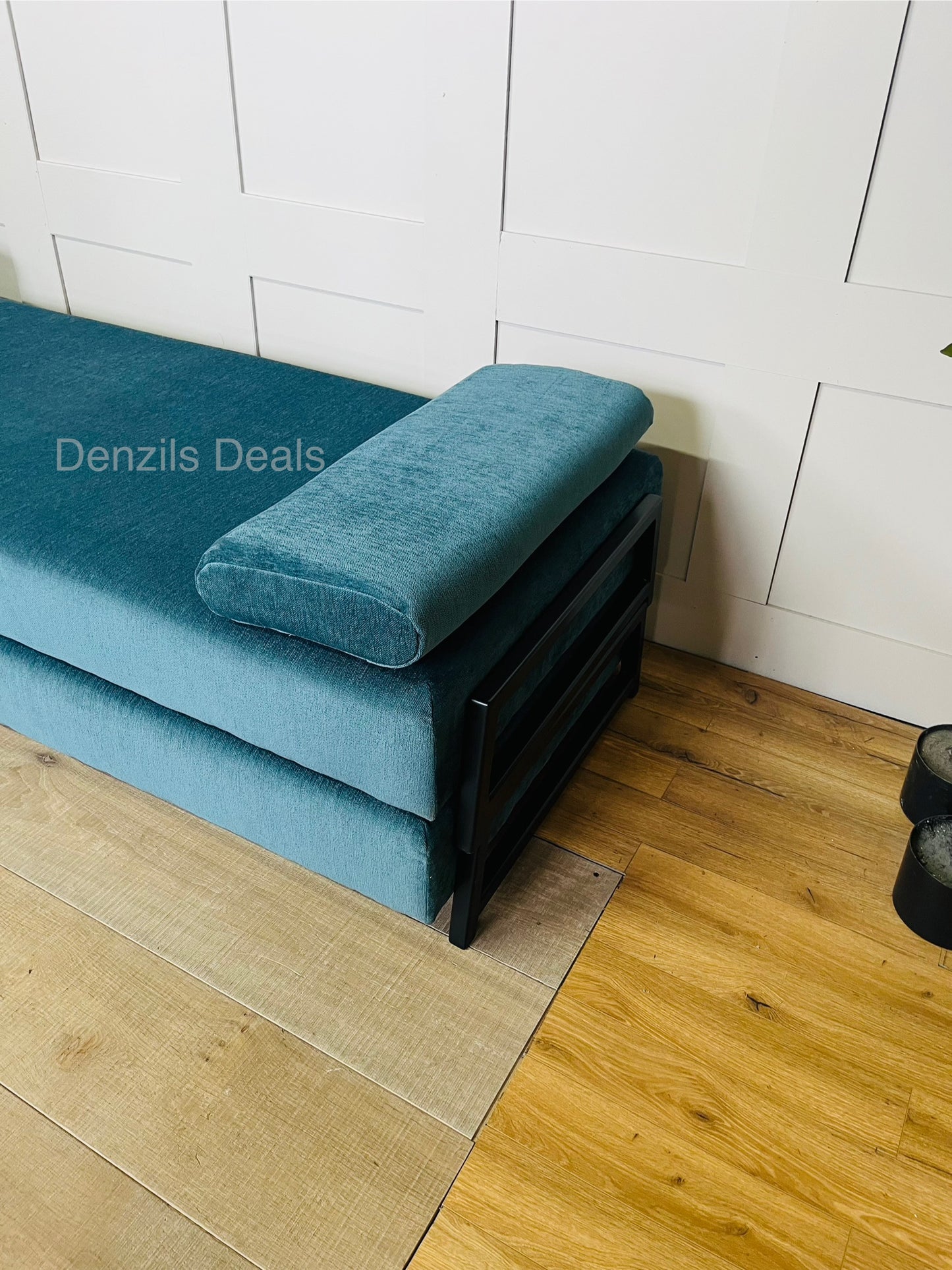 Innovative Duplet Daybed with Powder Coated Metal Legs