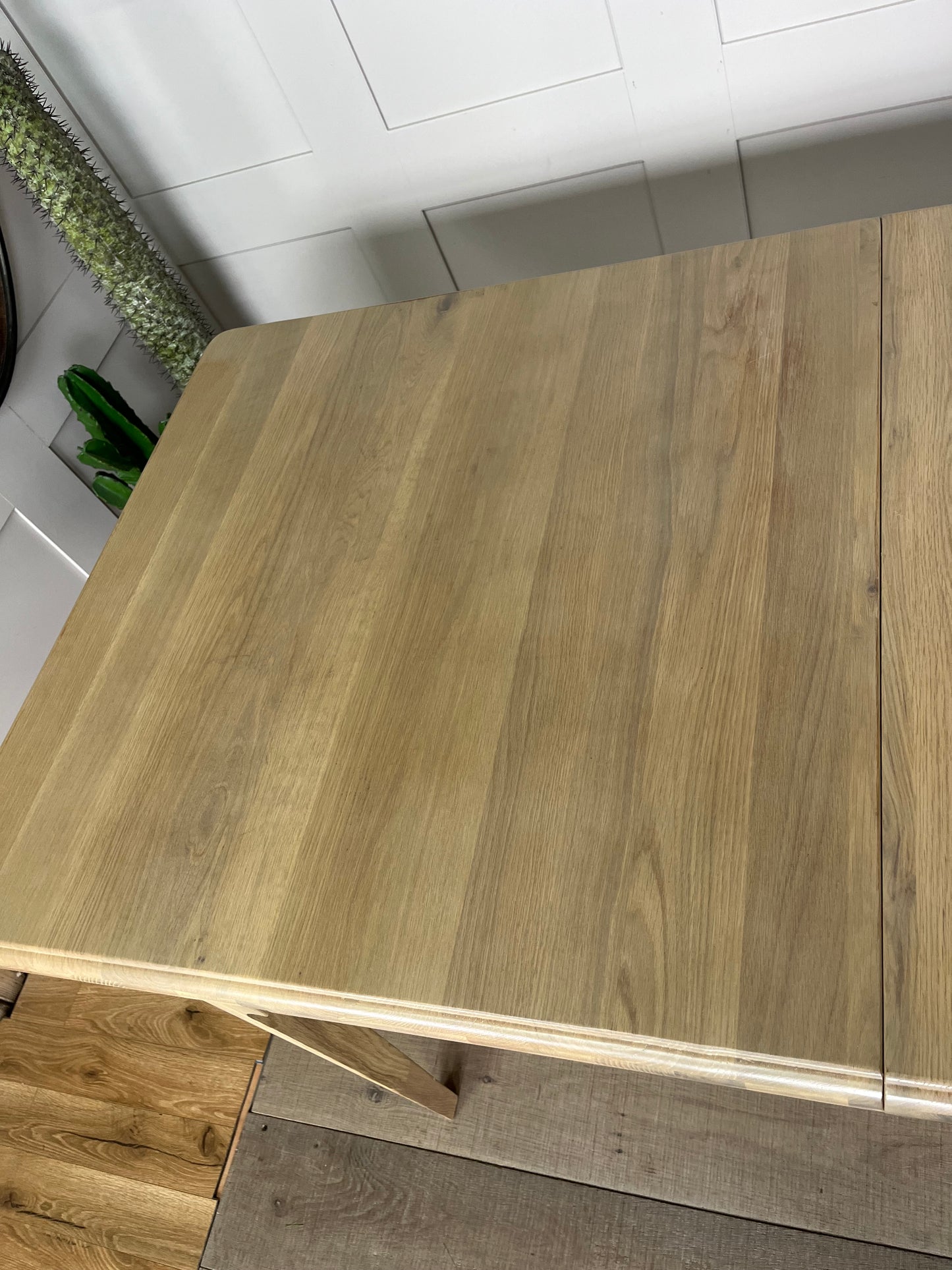 NEWTON Light Natural Solid Oak 6-8 Seater Extendable Dining Table