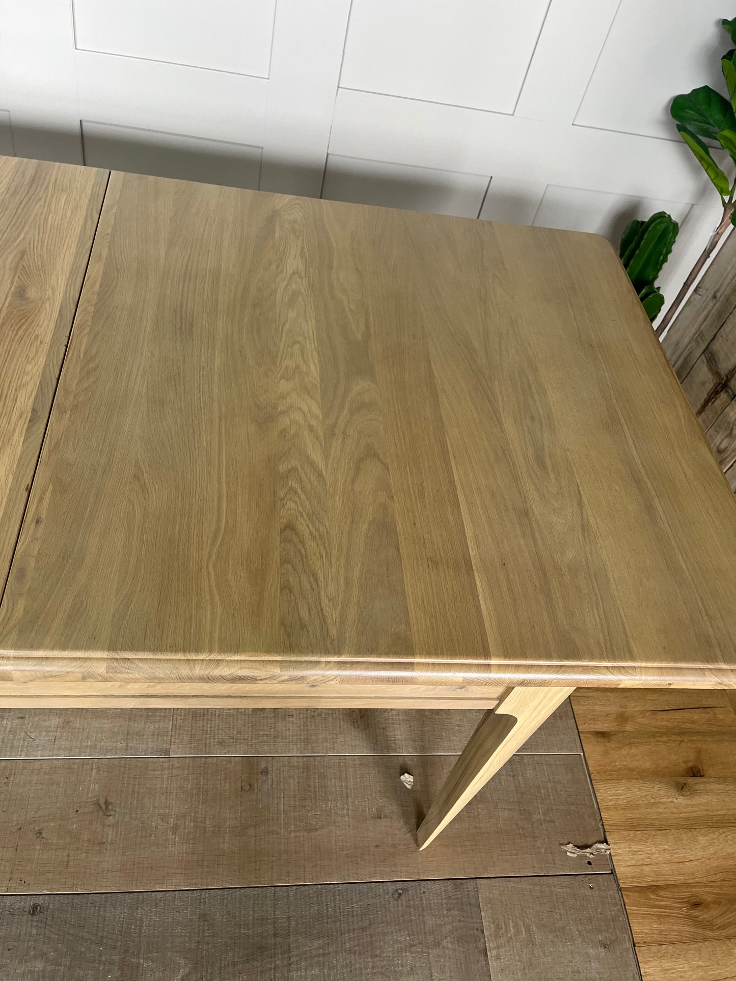 NEWTON Light Natural Solid Oak 6-8 Seater Extendable Dining Table