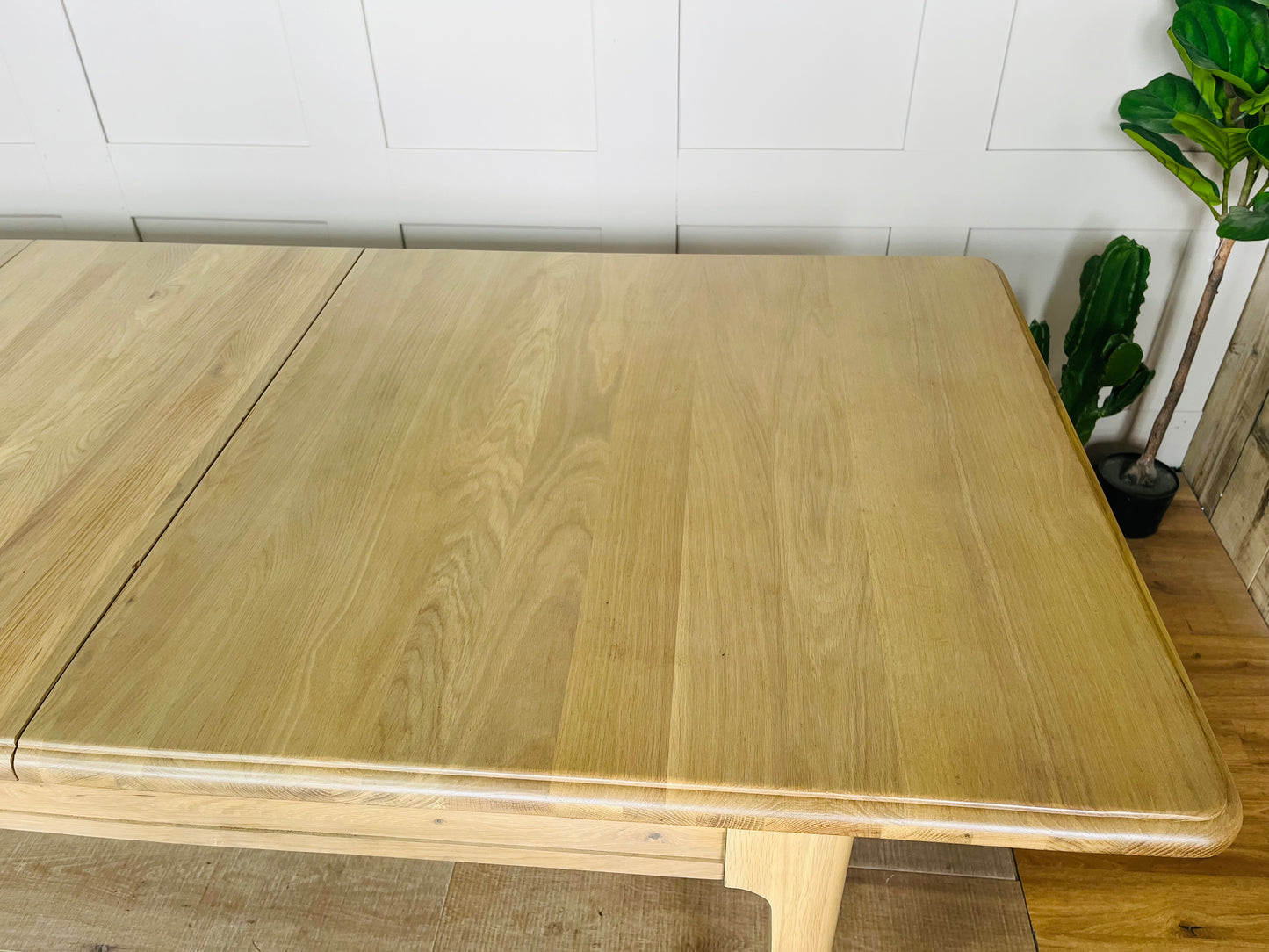 NEWTON Light Natural Solid Oak 6-8 Seater Extendable Dining Table