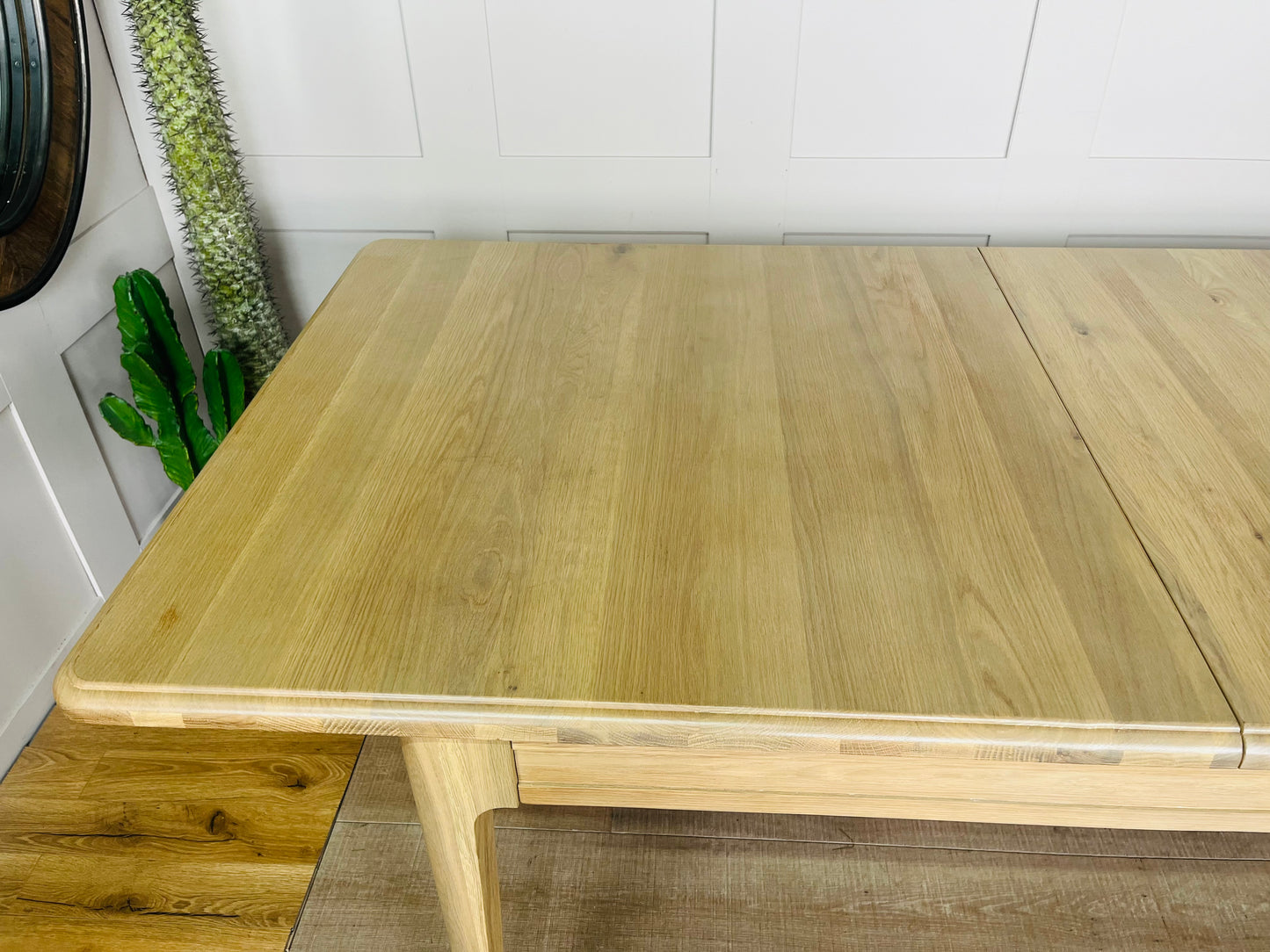 NEWTON Light Natural Solid Oak 6-8 Seater Extendable Dining Table