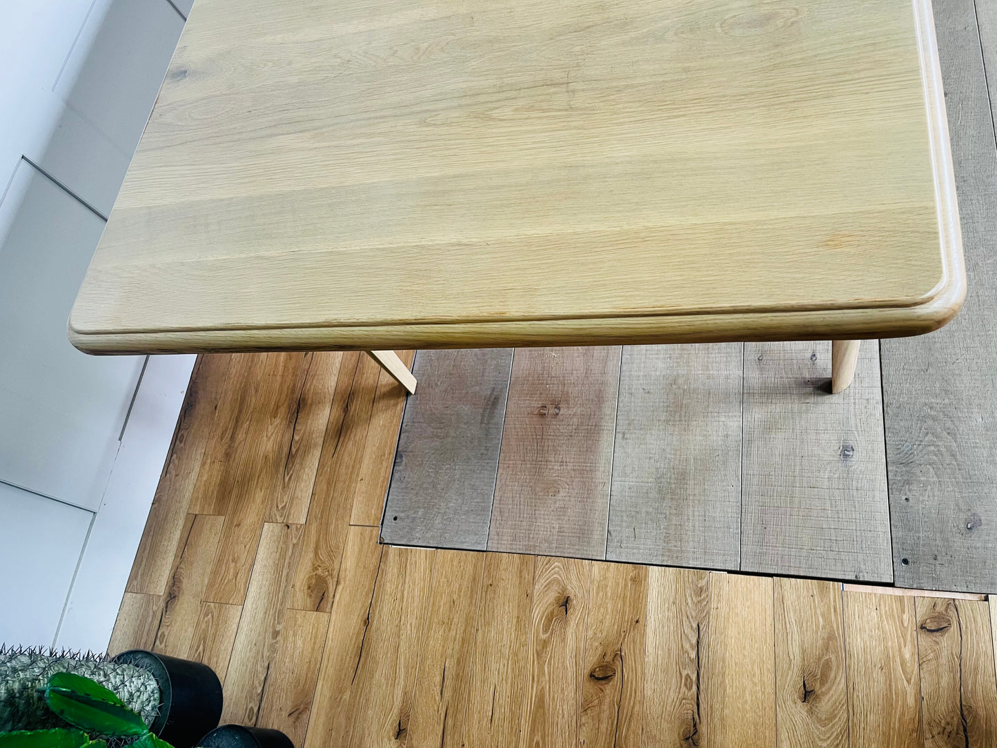 NEWTON Light Natural Solid Oak 6-8 Seater Extendable Dining Table