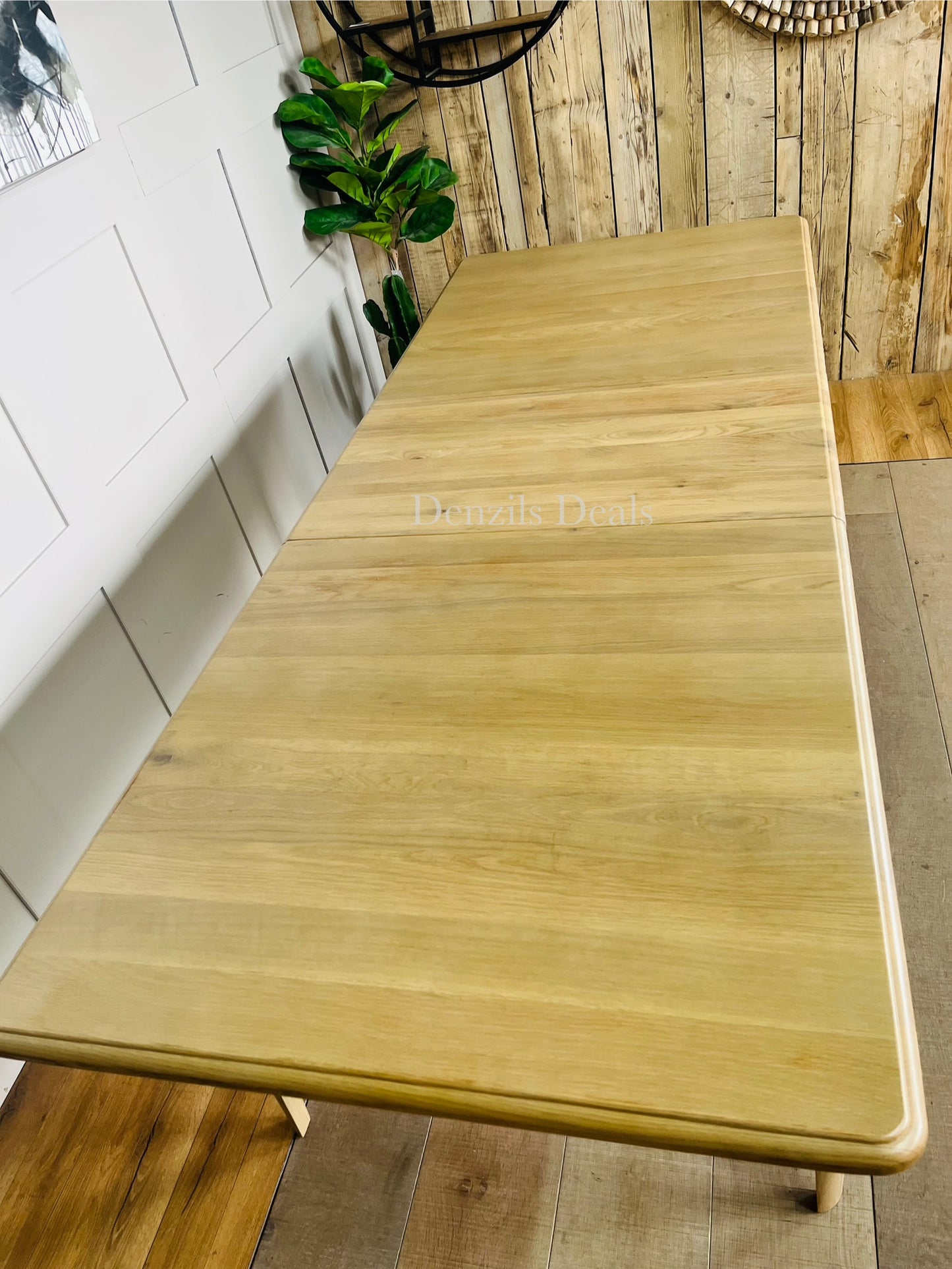 NEWTON Light Natural Solid Oak 6-8 Seater Extendable Dining Table