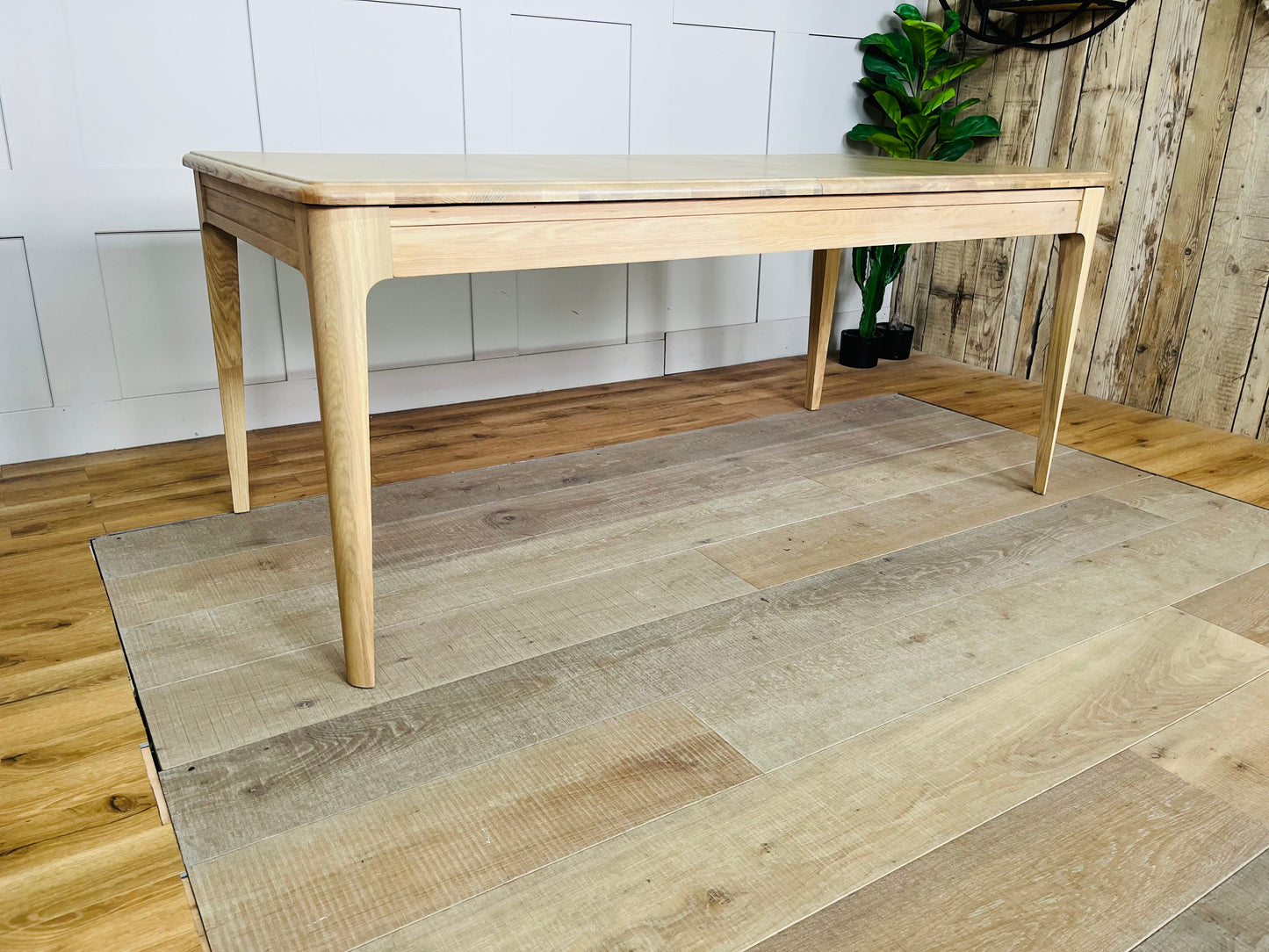 NEWTON Light Natural Solid Oak 6-8 Seater Extendable Dining Table