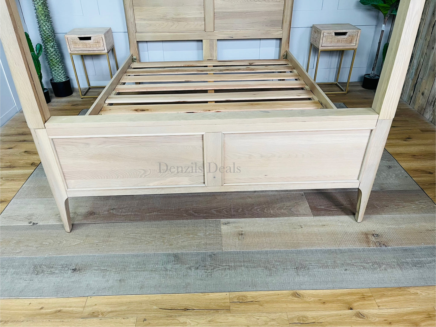 King-Size Four-Poster Bed, NEWTON Light Natural Solid Oak Bed