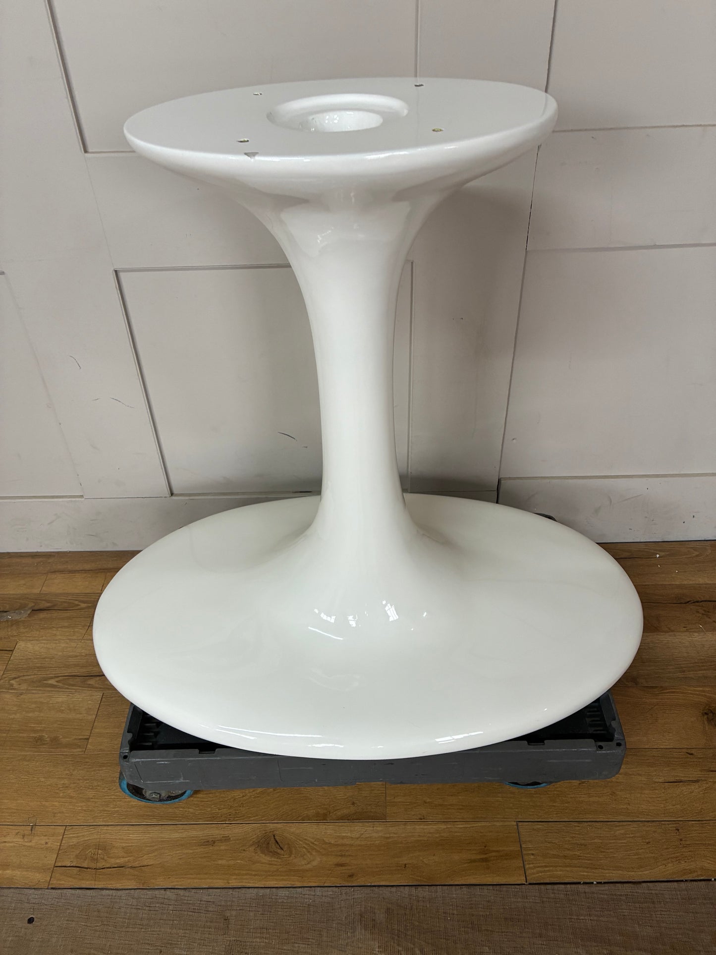 DFS Lille White Ceramic Marble Effect 4-6 Seater Extending Dining Table (DD)RRP £999