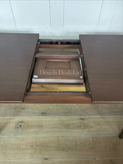 Fishe & Lilly Norway Walnut 4-6 Seater Dining Table RRP £899.99