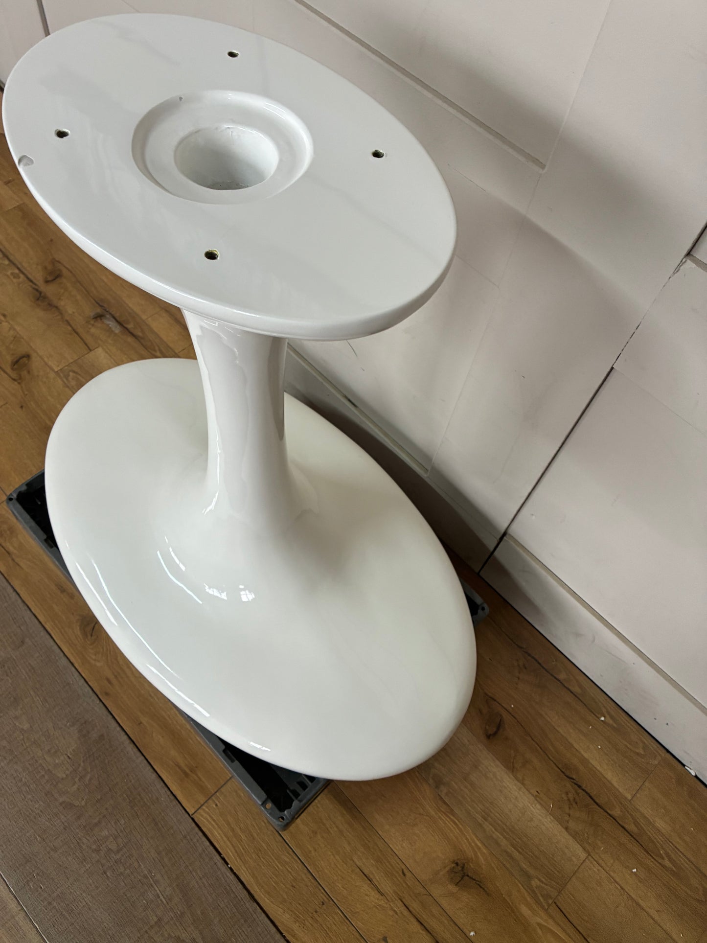 DFS Lille White Ceramic Marble Effect 4-6 Seater Extending Dining Table (DD)RRP £999