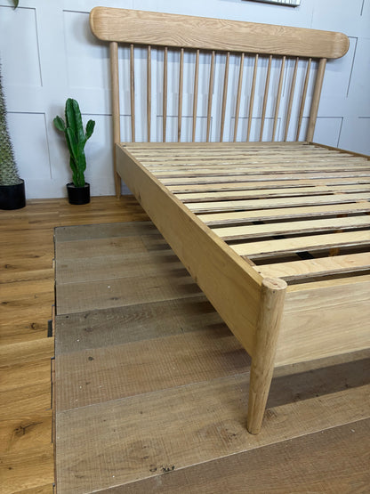 Gallery Direct Hatfield Natural Oak Spindle King Size Bed Frame Rrp £659 R61