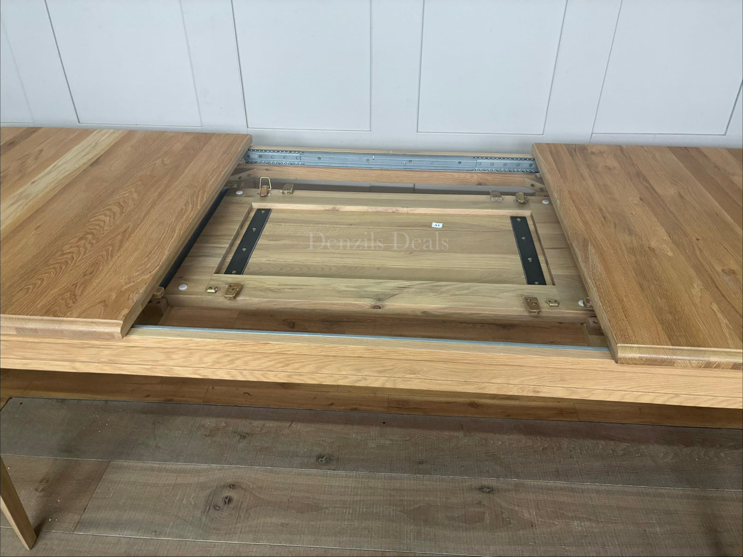 NEWTON Light Natural Solid Oak 6-8 Seater Extendable Dining Table Rrp £869