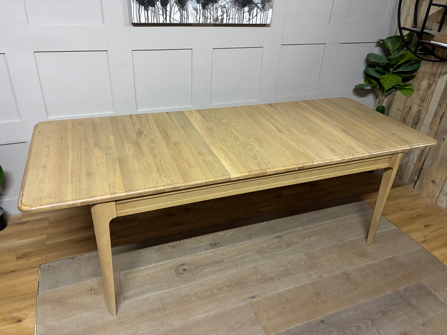 NEWTON Light Natural Solid Oak 6-8 Seater Extendable Dining Table