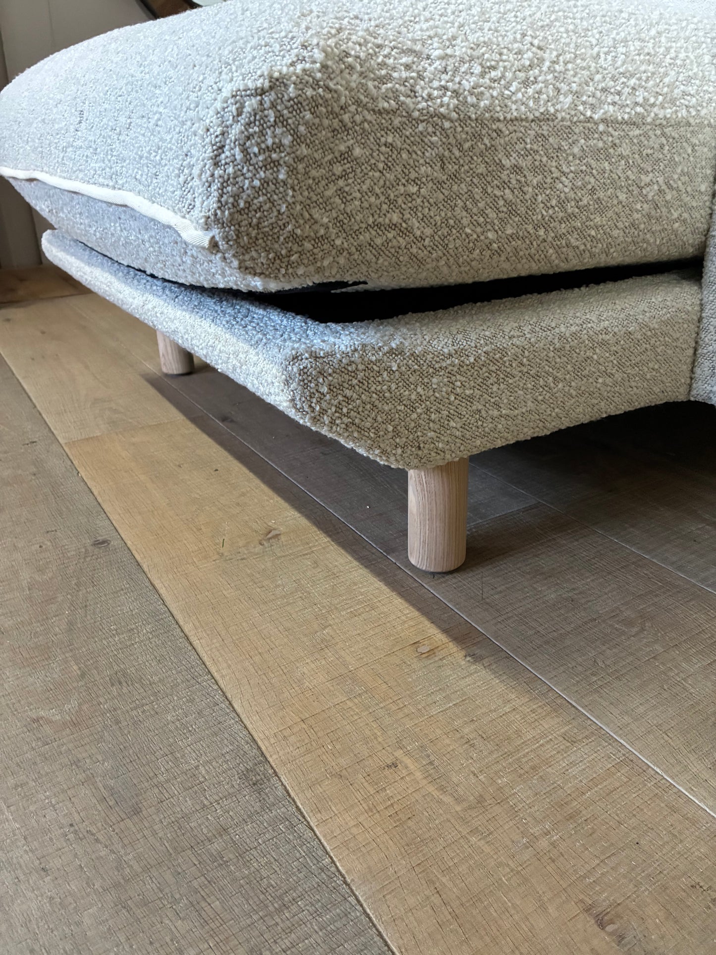 Cozmo Cosy 1.5 Seater Chaise Snuggler, Ecru Boucle Natural Piping