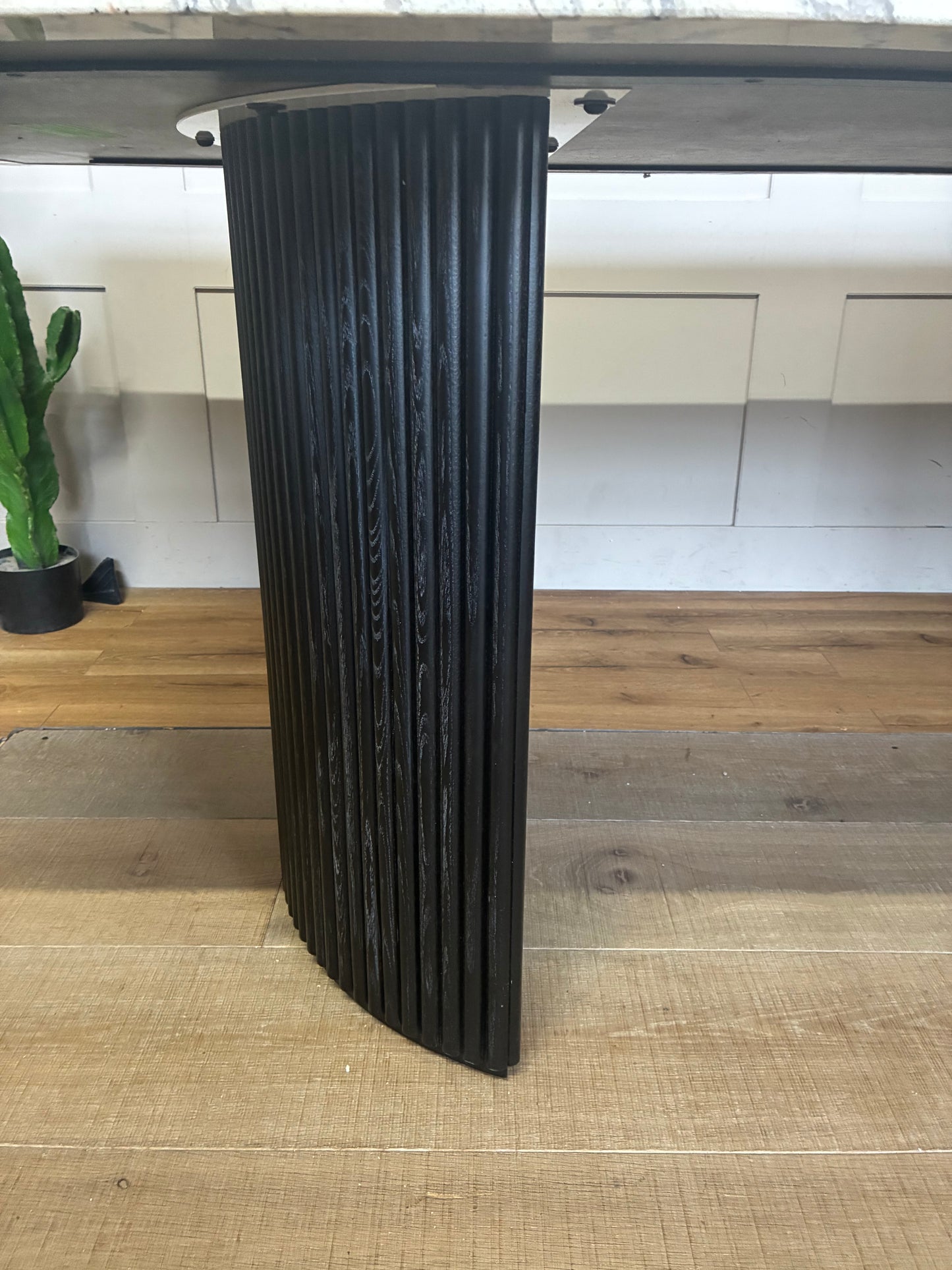 Anthropologie Renata Dining Table With Fluted Legs  Rrp £2349 R58&43