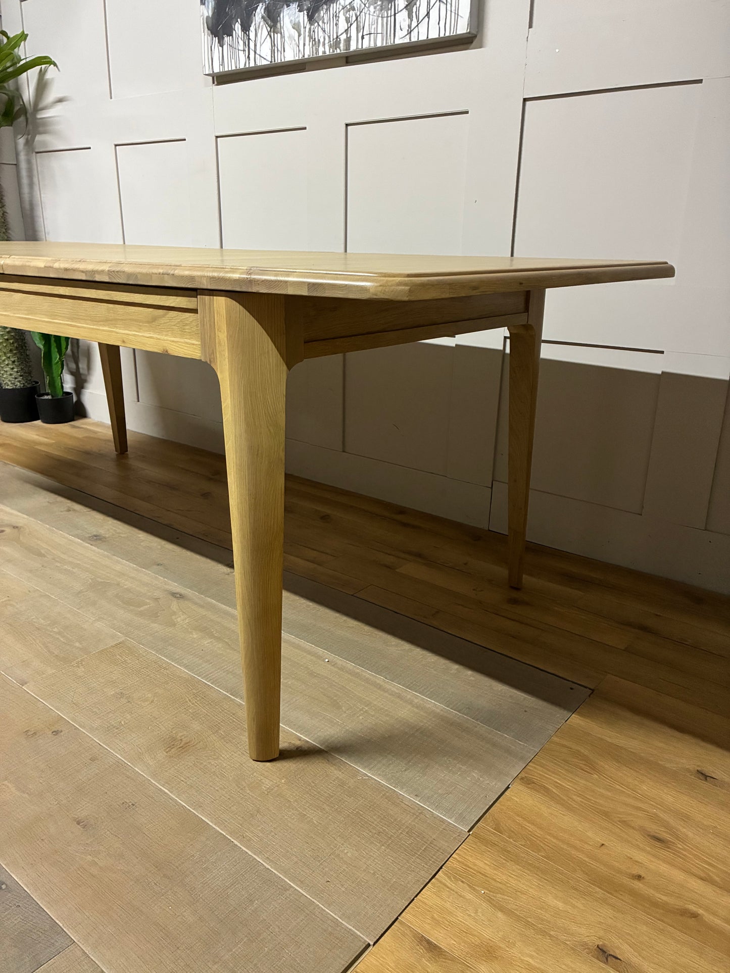 NEWTON Light Natural Solid Oak 6-8 Seater Extendable Dining Table