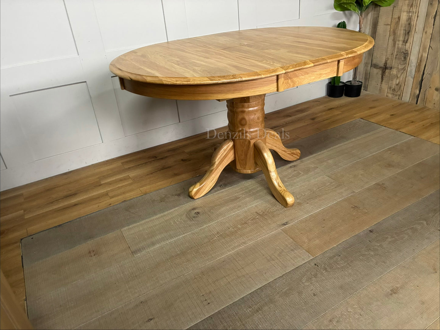Hertford/Whatley 100cm-130cm extending Round Oak Pedestal Table 
 RRP £599