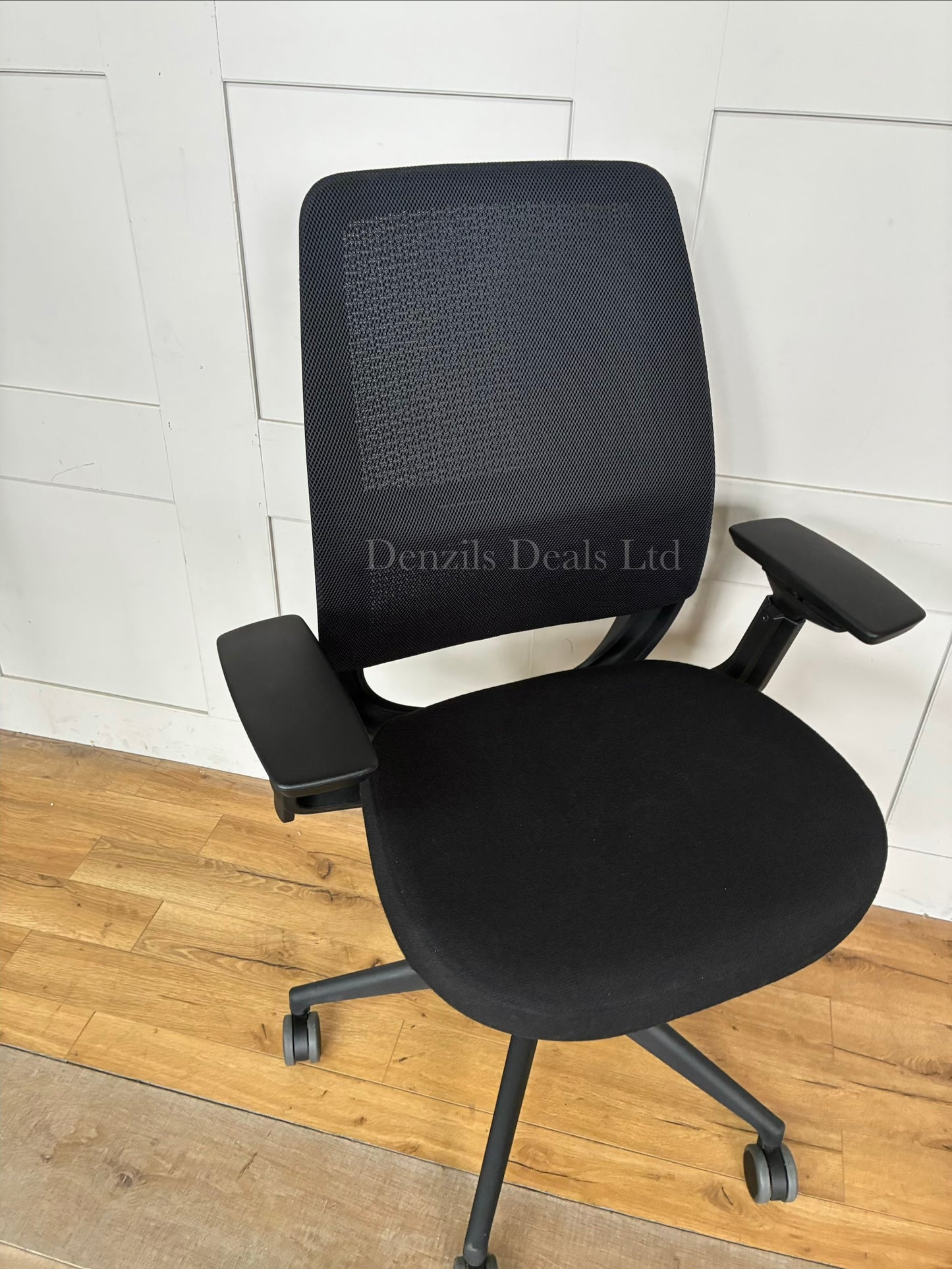 Steelcase Series 2 Office Chair With LiveBack Lumbar Support And 4D Armests R8