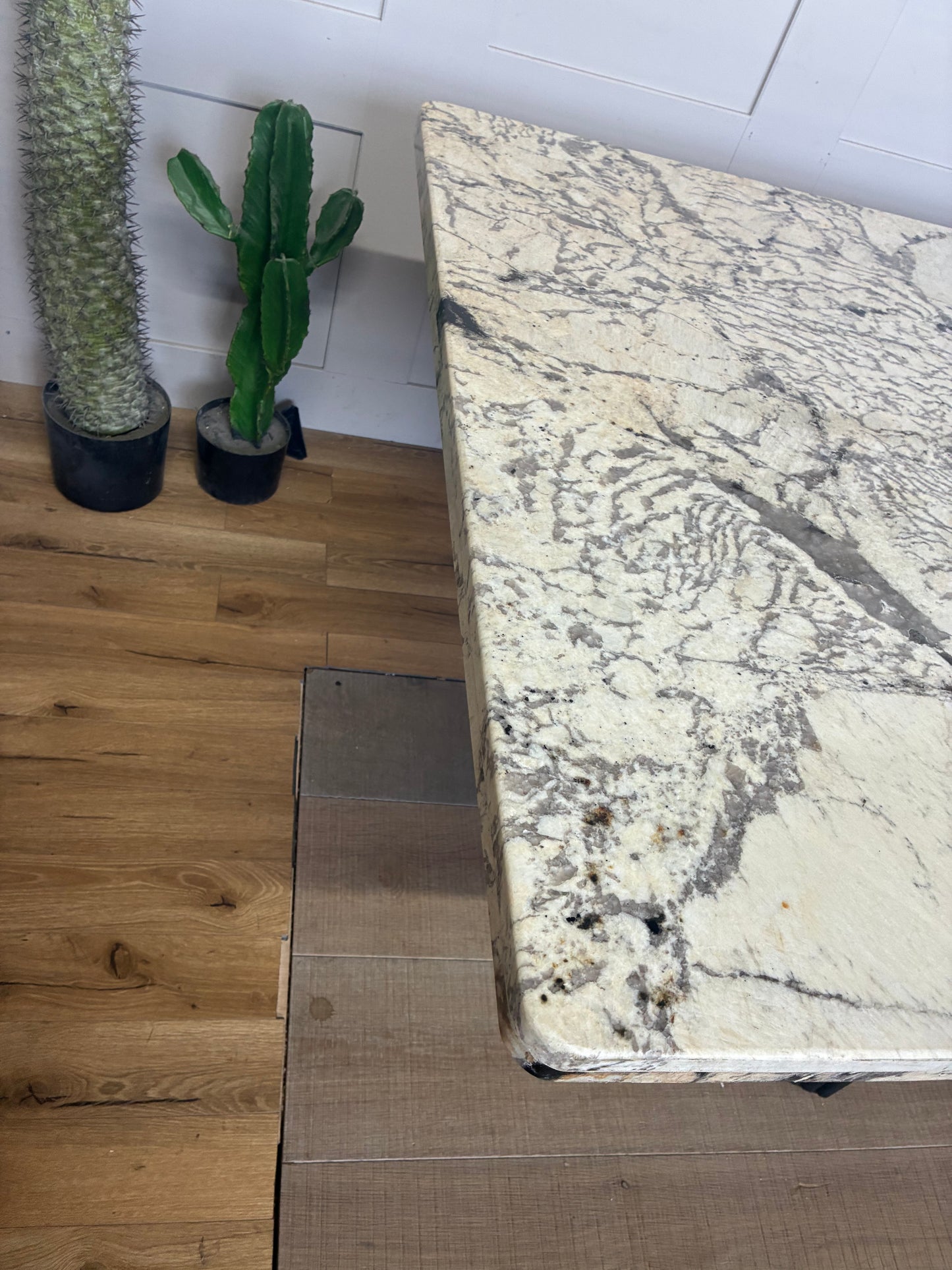 Anthropologie Renata Dining Table With Fluted Legs  Rrp £2349 R58&43