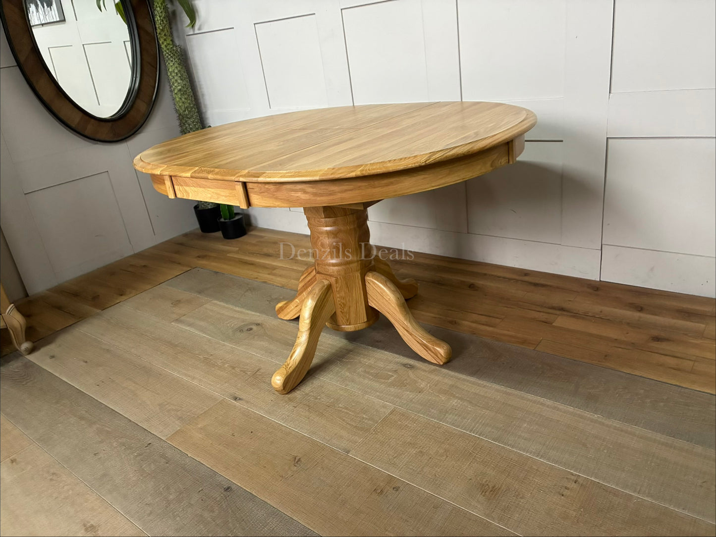 Hertford/Whatley 100cm-130cm extending Round Oak Pedestal Table 
 RRP £599