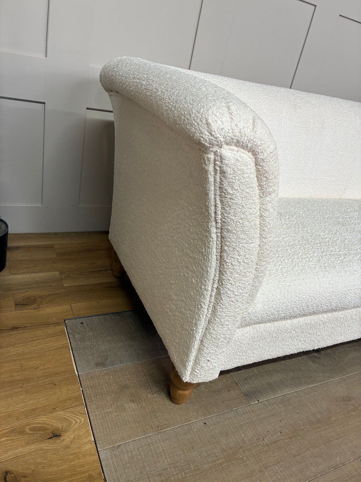 GRANDY LARGE 3 SEATER SOFA IN boucle Rrp £2359..