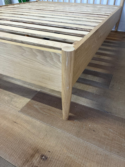 Gallery Direct Hatfield Natural Oak Spindle King Size Bed Frame Rrp £659 R61