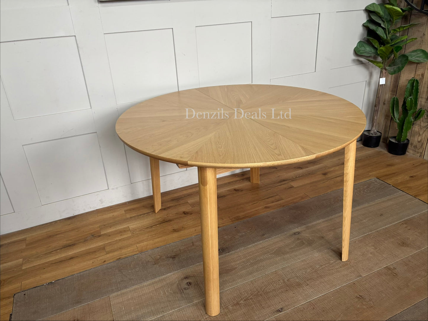 John Lewis Notch Round 4-6 Seater Extending Dining Table, Oak Rrp £799 R5