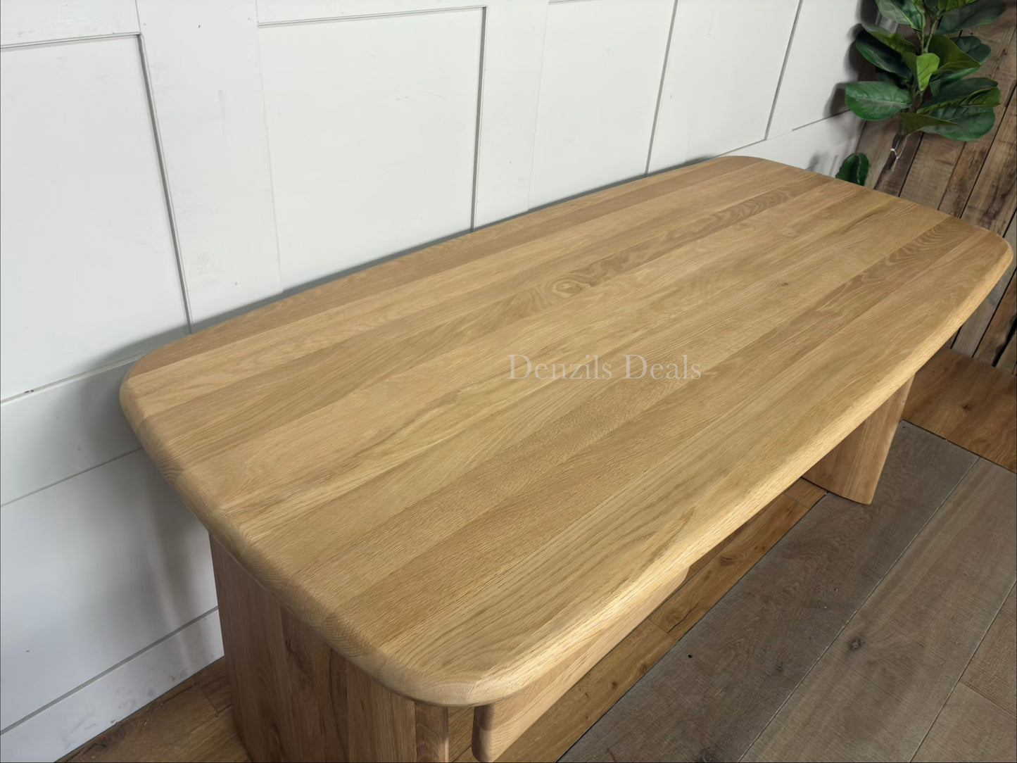 Modern oak Kalle desk with rounded edges, styled in a cozy home office setting with a desk lamp.