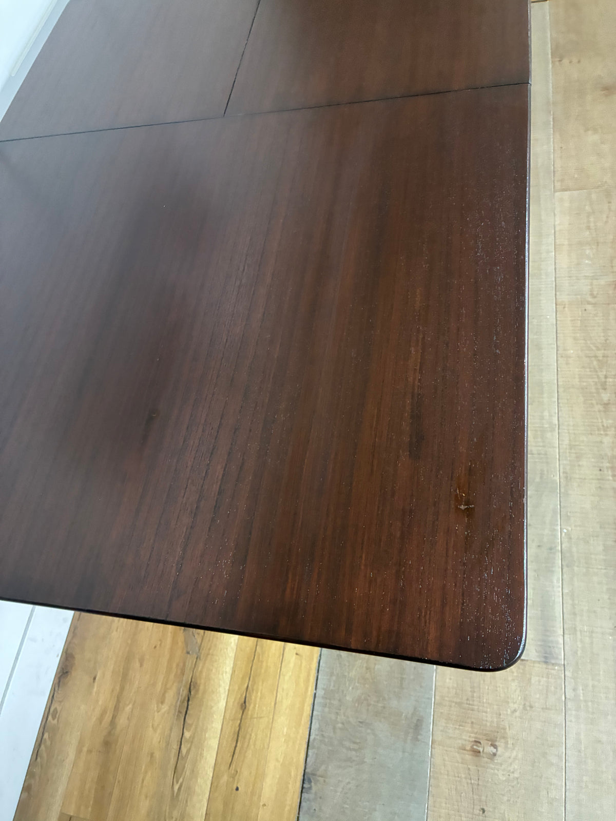 Fishe & Lilly Norway Walnut 4-6 Seater Dining Table RRP £899.99