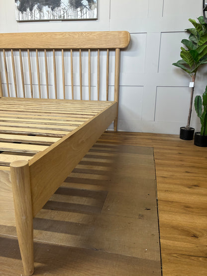 Gallery Direct Hatfield Natural Oak Spindle King Size Bed Frame Rrp £659 R61
