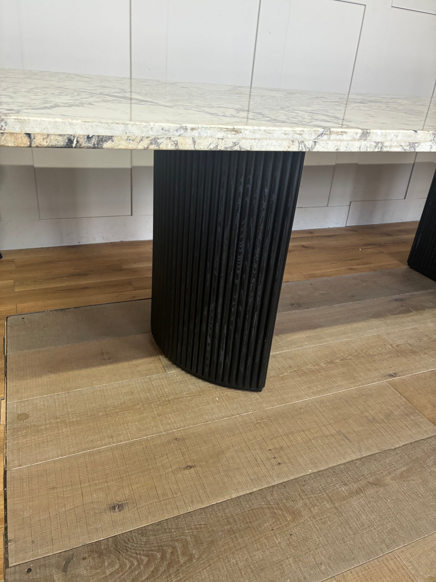 Anthropologie Renata Dining Table With Fluted Legs  Rrp £2349 R58&43