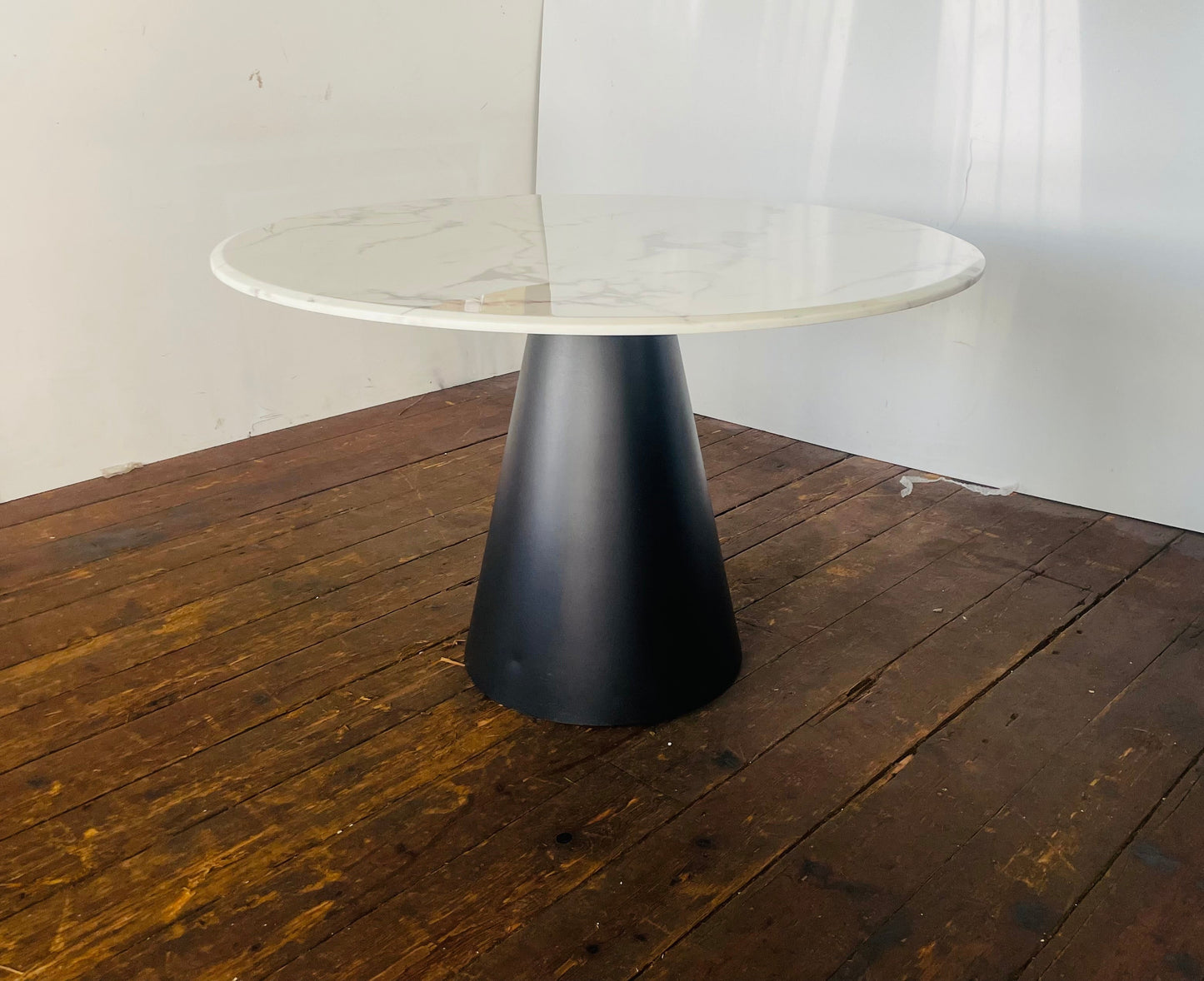 Richmond Degas 120cm round dining table in black and white marble finish
