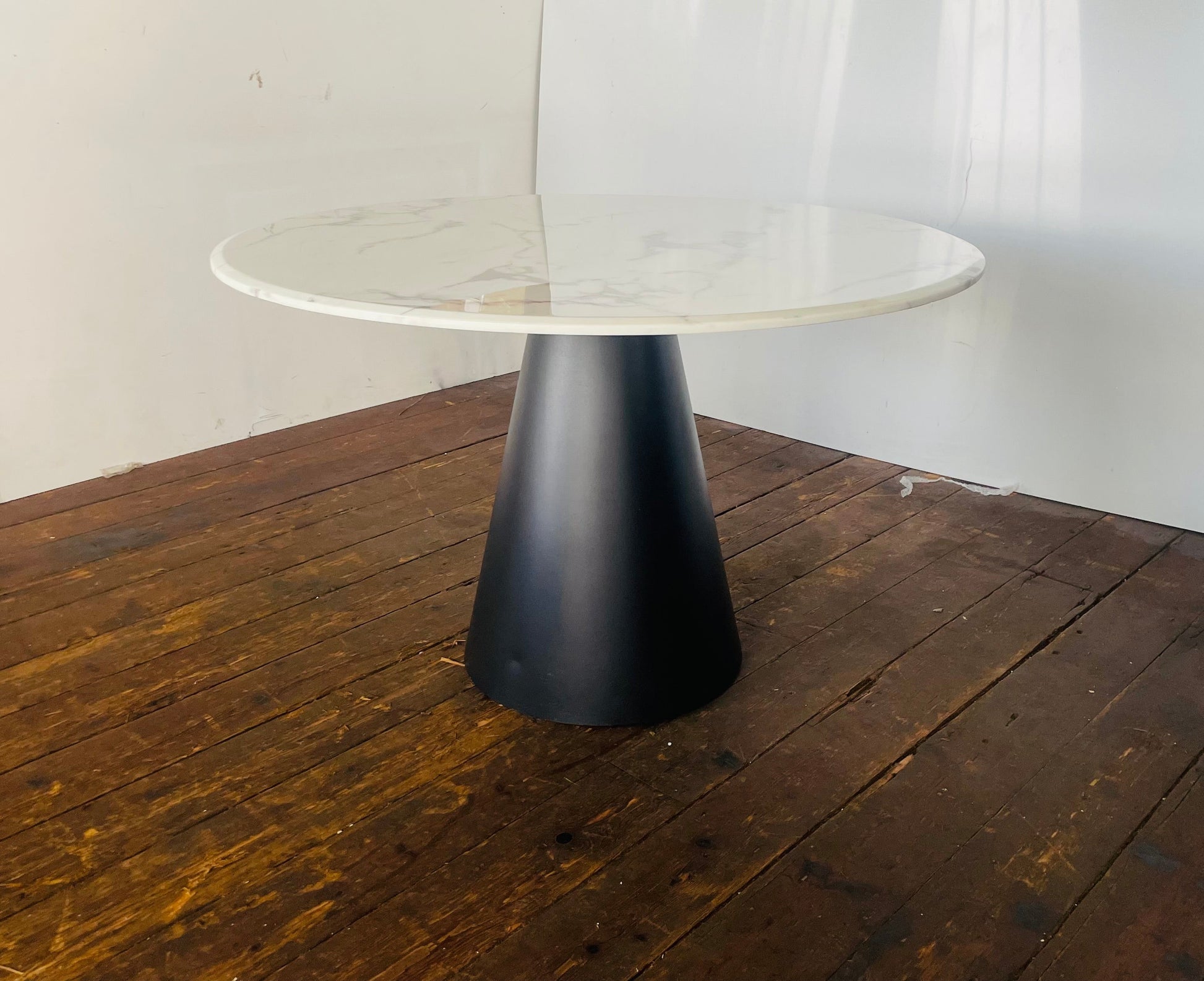 Richmond Degas 120cm round dining table in black and white marble finish