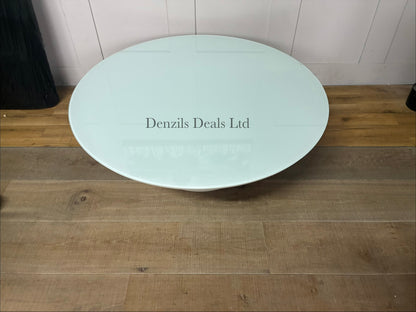 Close up of the round indoor/outdoor Dulce 42” Round coffee tables thin glass top