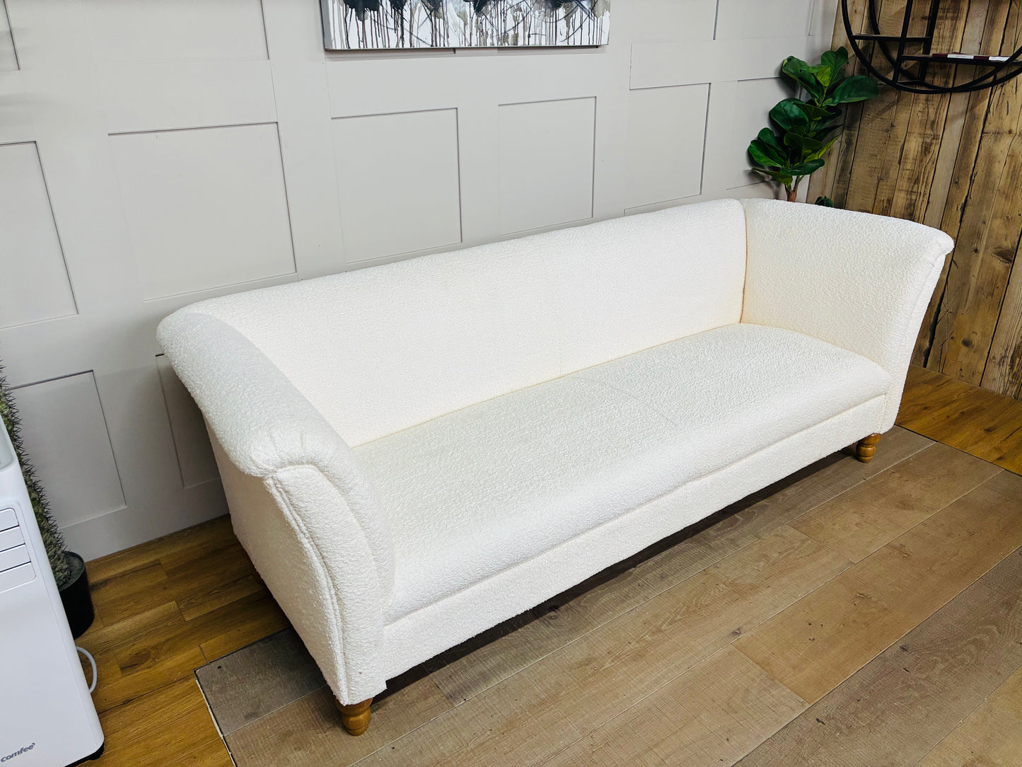 GRANDY LARGE 3 SEATER SOFA IN boucle Rrp £2359..