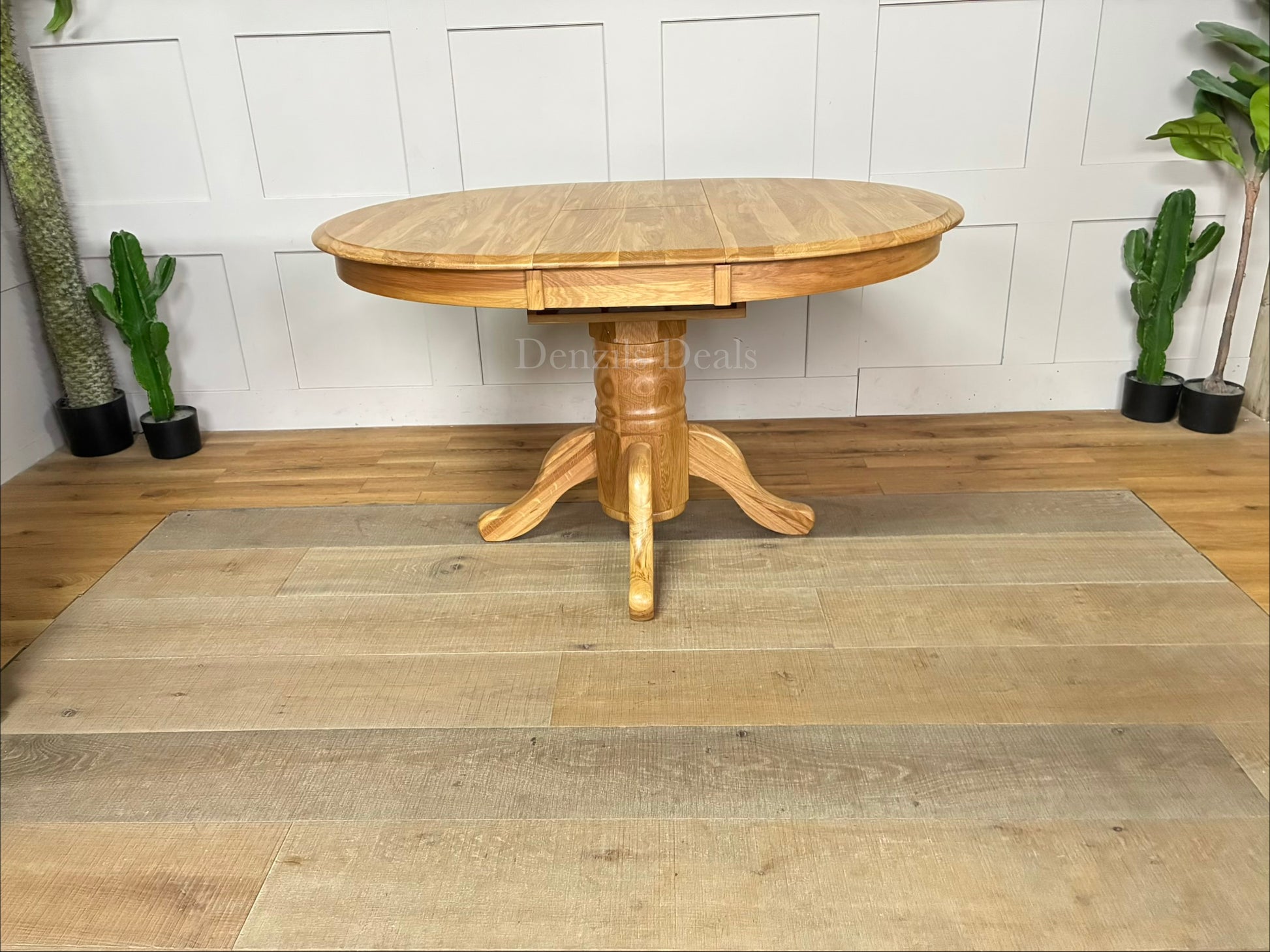 Hertford/Whatley 100cm-130cm Round Oak Pedestal Table 