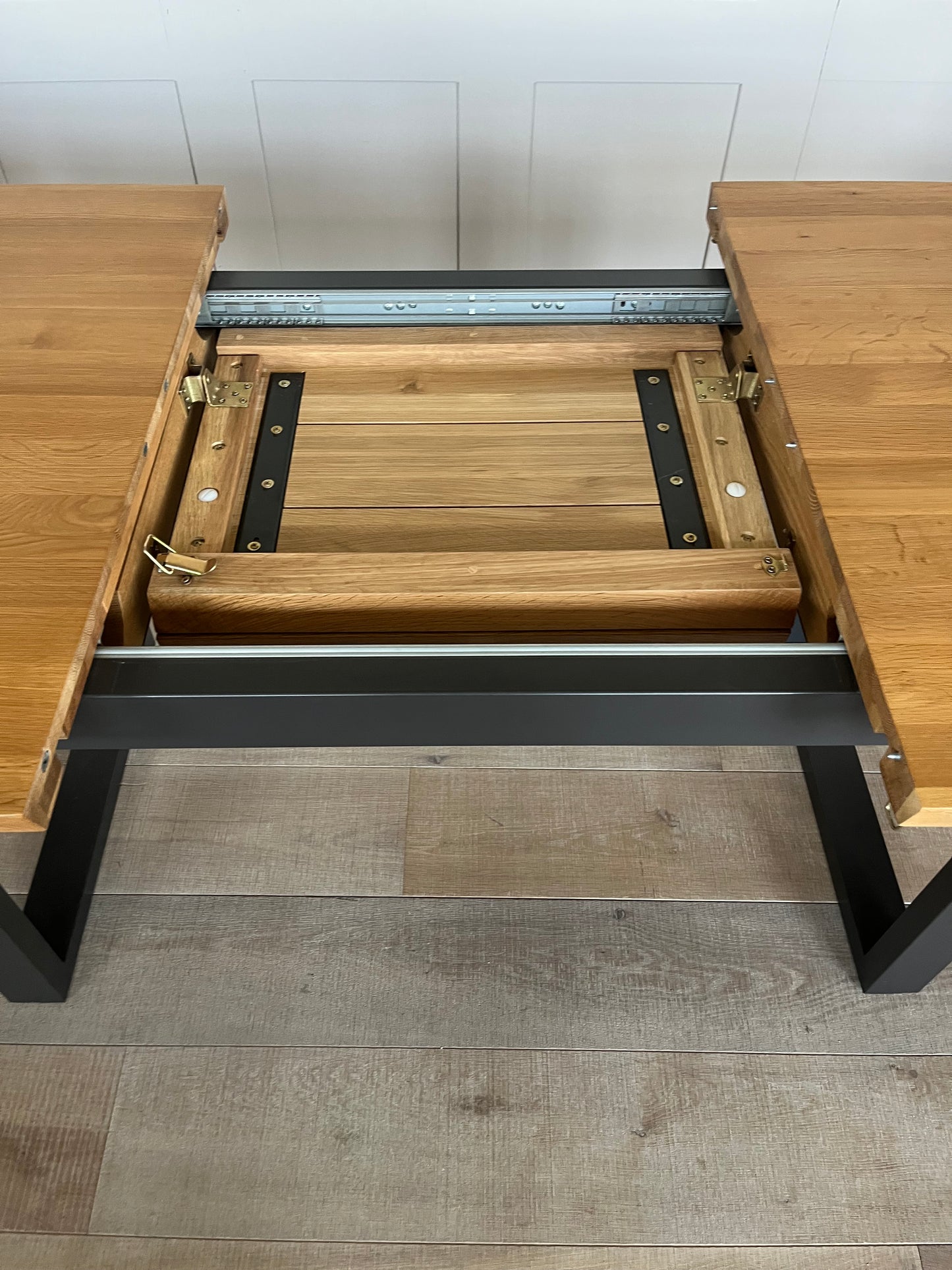 Oak Furnitureland Maine Solid Oak 8-10 Seat Extending Dining Table R26