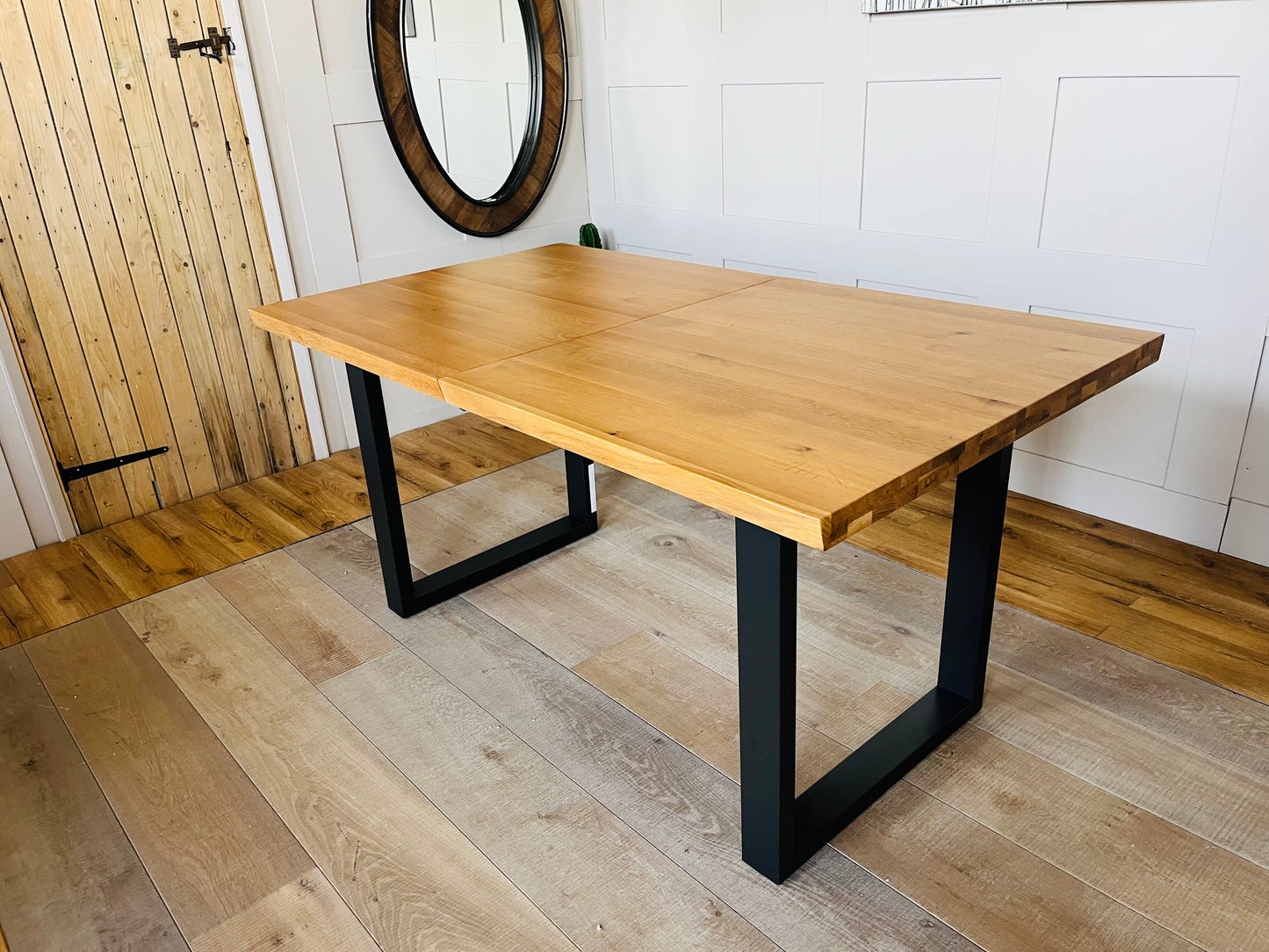Oak Furnitureland Maine Solid Oak 8-10 Seat Extending Dining Table R26