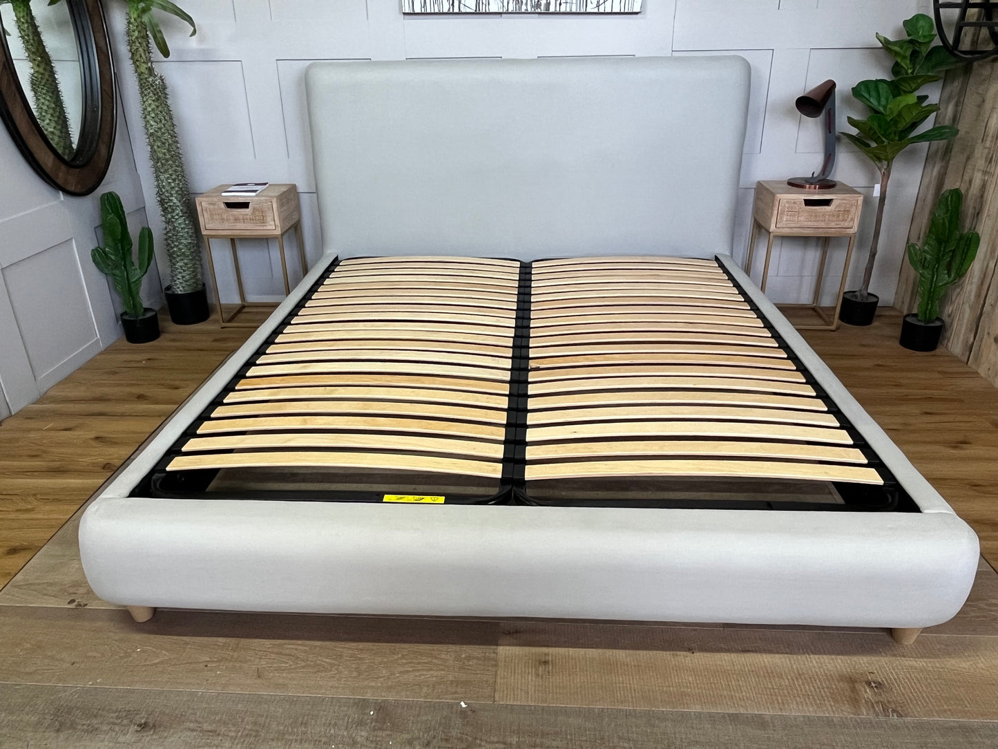 Loaf Ruffle Super king Size Bed R48