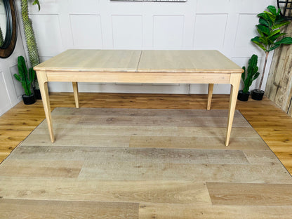 NEWTON Light Natural Solid Oak 6-8 Seater Extendable Dining Table